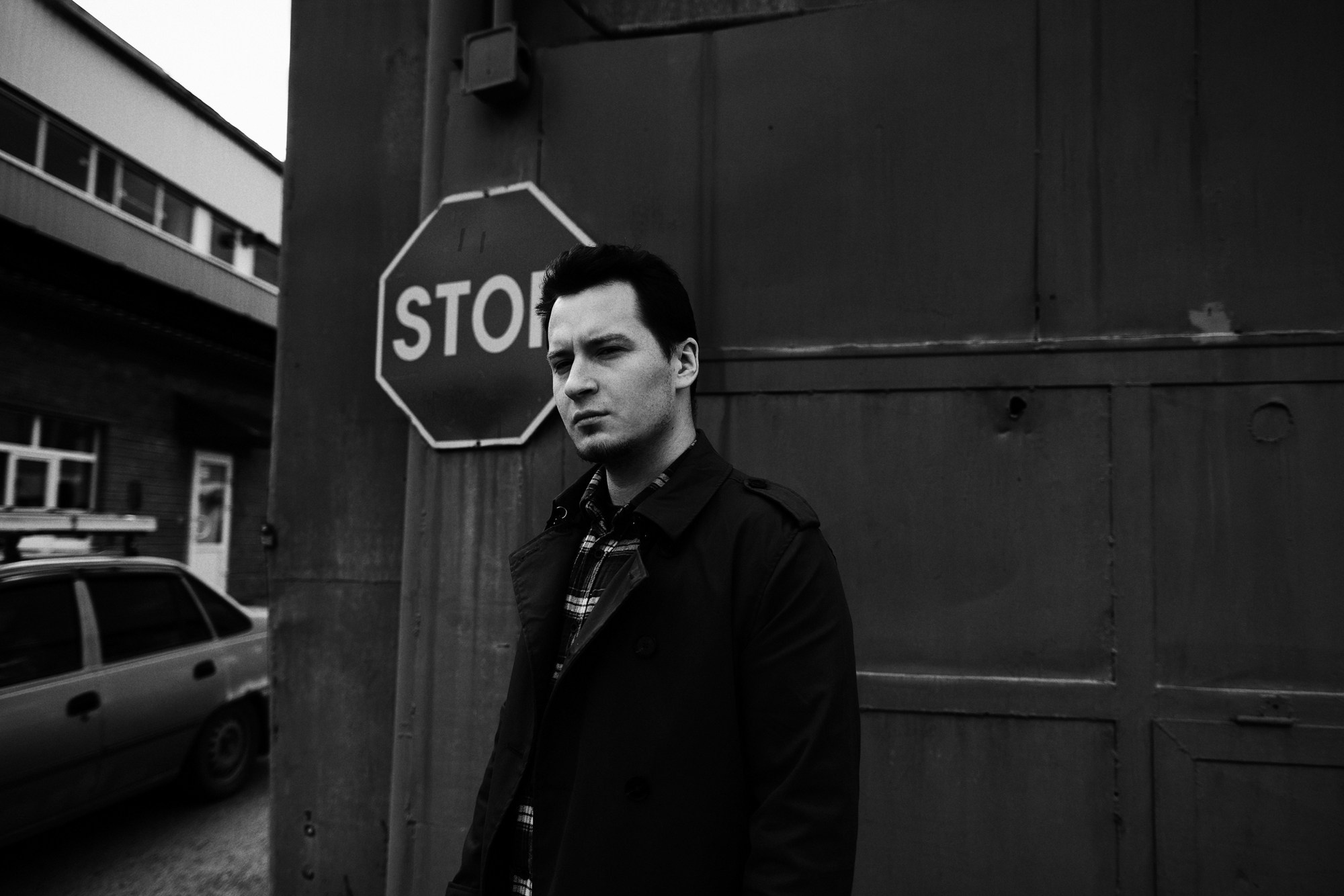 Фотограф Тюмень Дарья Мустафина — Мужская фотосессия на улицах Тюмени. Портретный фотограф Тюмень Дарья Мустафина