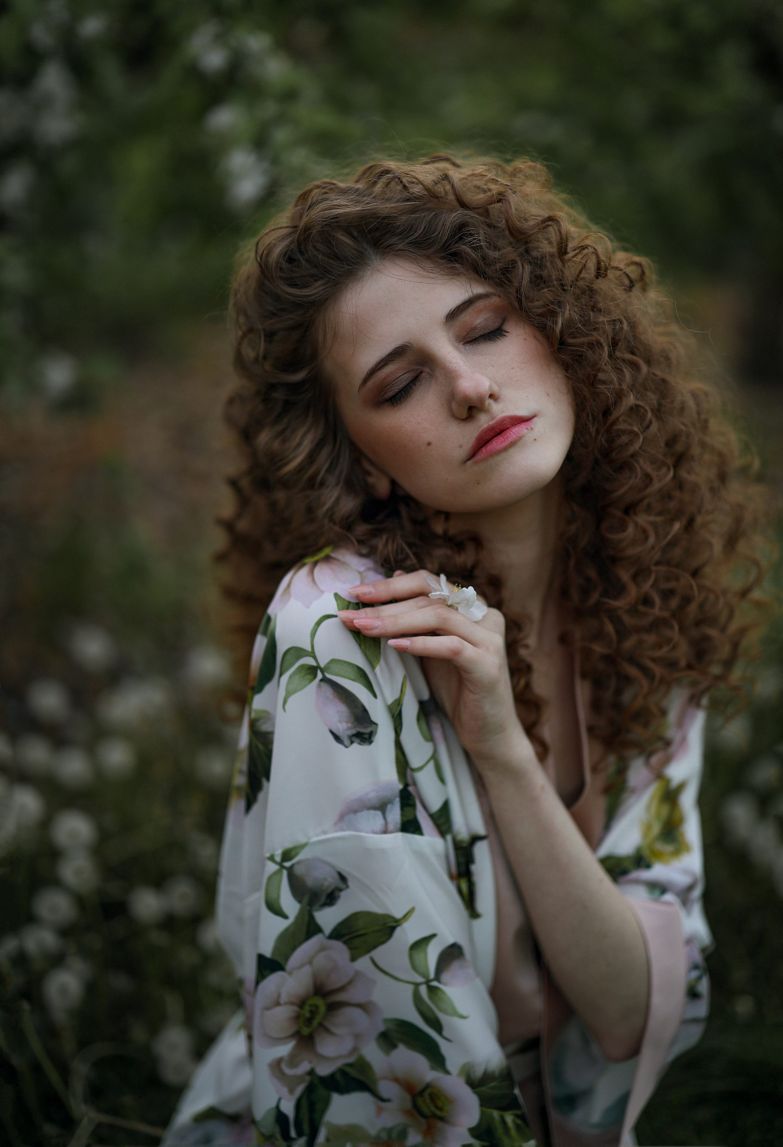Фотосессия в саду Гагры: индивидуальная фотосессия для девушки в Абхазии. фотографы Абхазии