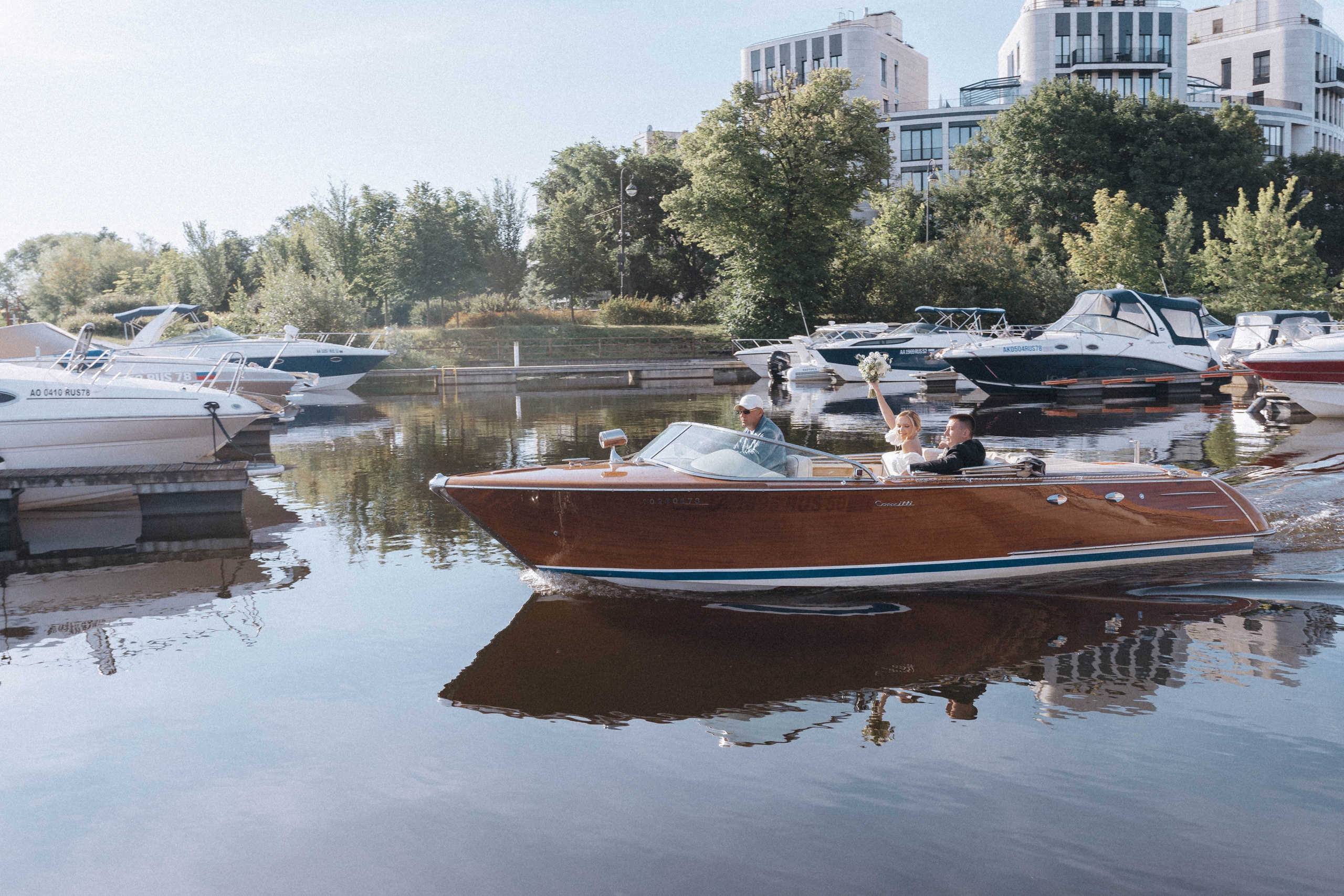СВАДЕНБНАЯ СЬЕМКА НА КАТЕРЕ ПО КАНАЛАМ САНКТ-ПЕТЕРБУРГА И В АКВАТОРИИ НЕВЫ. Профессиональный фотограф, Санкт-Петербург — Виктория Богомолова