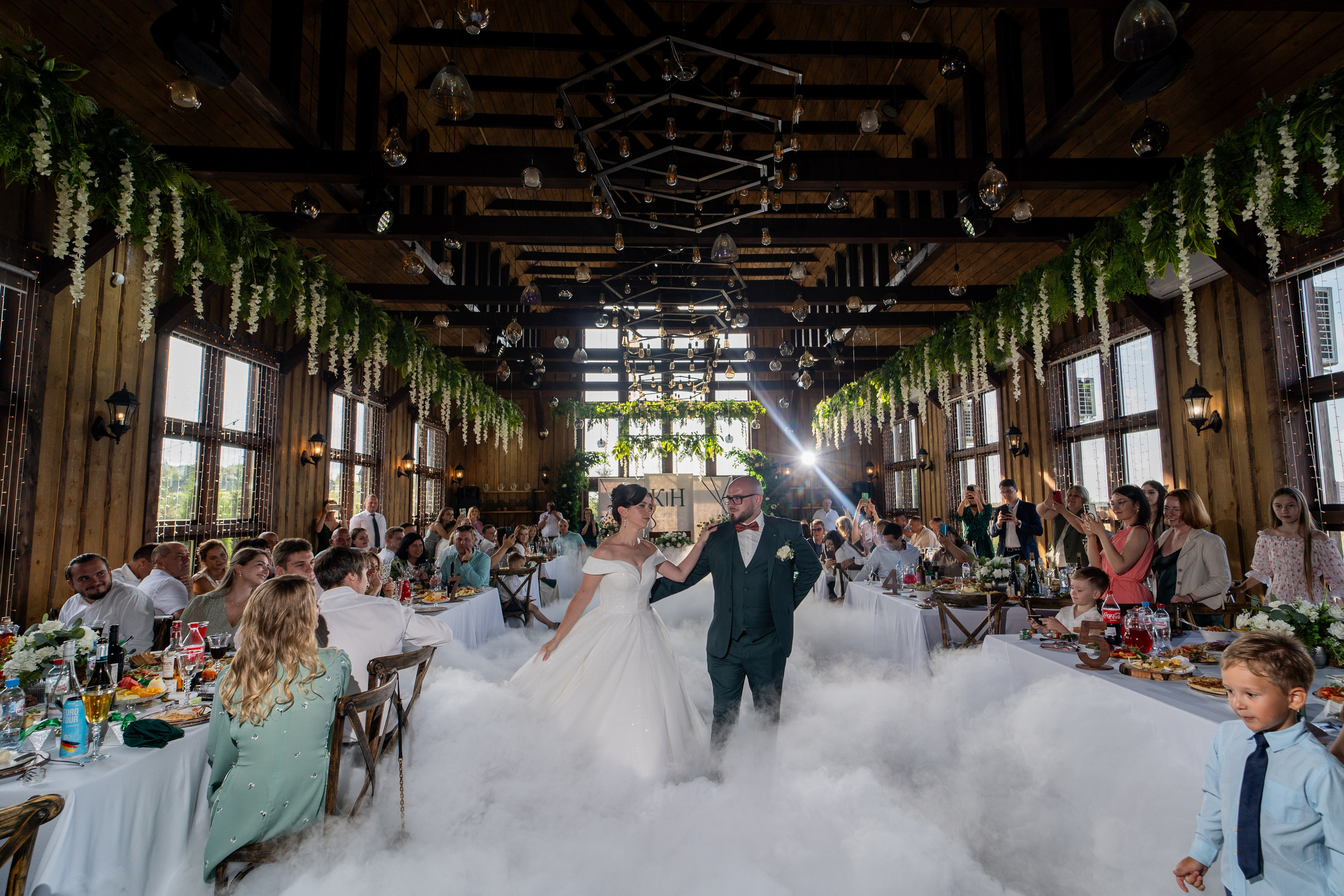 Банкет в ресторане «Амбар № 1» в городе Петергофе. Свадебный фотограф Александр Невский в Санкт-Петербурге