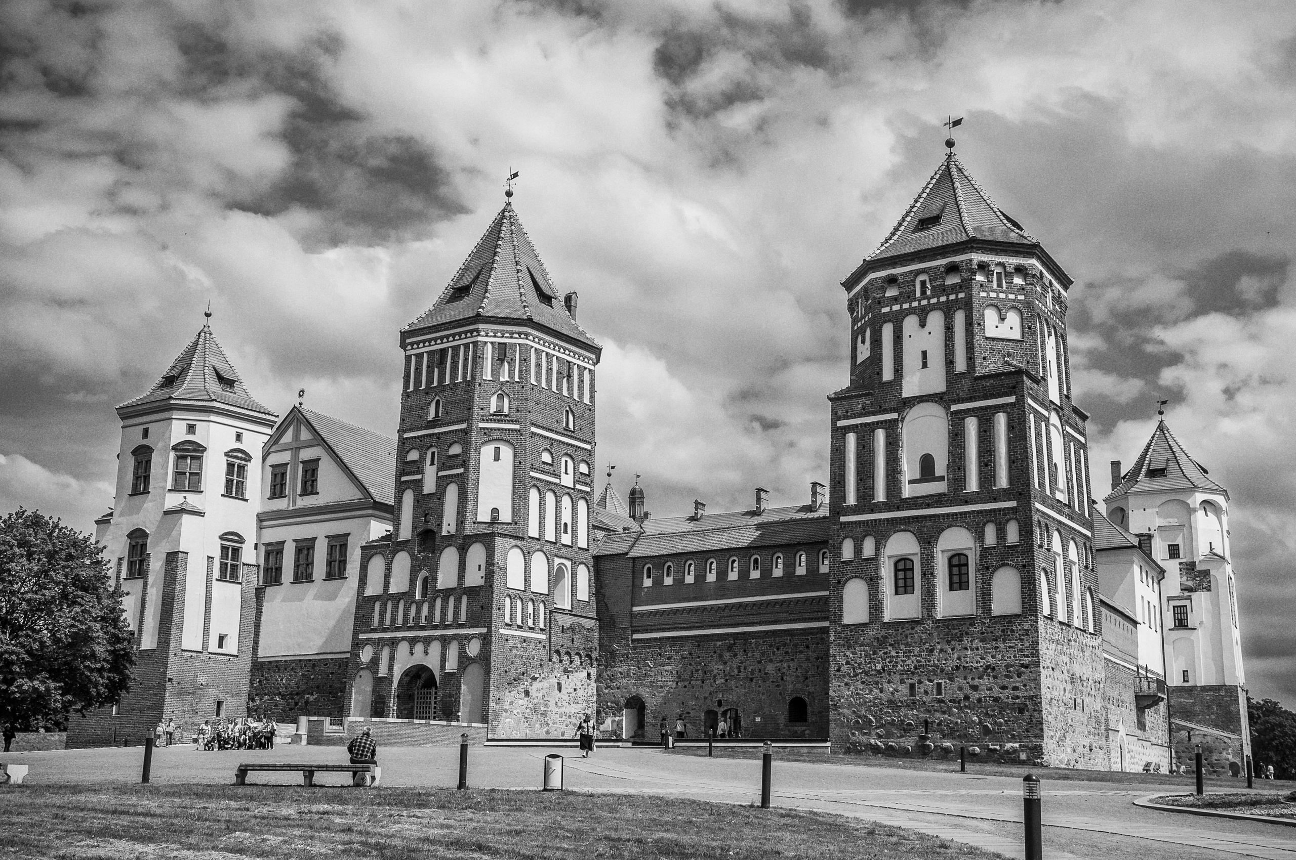 Мирский замок 2013. Фотограф Антон Швец — Монохромная реальность