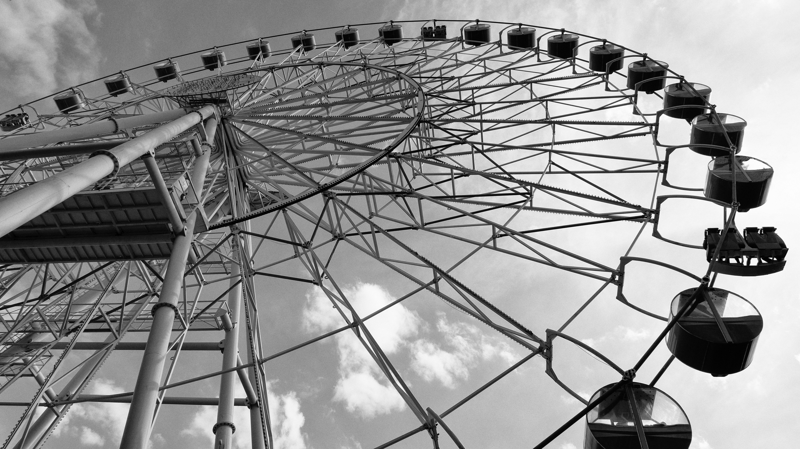 Минск. Фотограф Антон Швец — Монохромная реальность