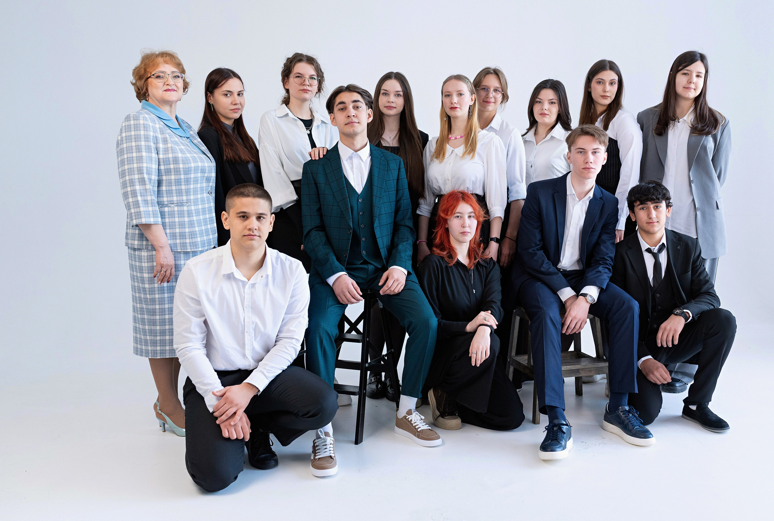 Школьная фотосессия 11 класса 24 школы для выпускной фотокниги