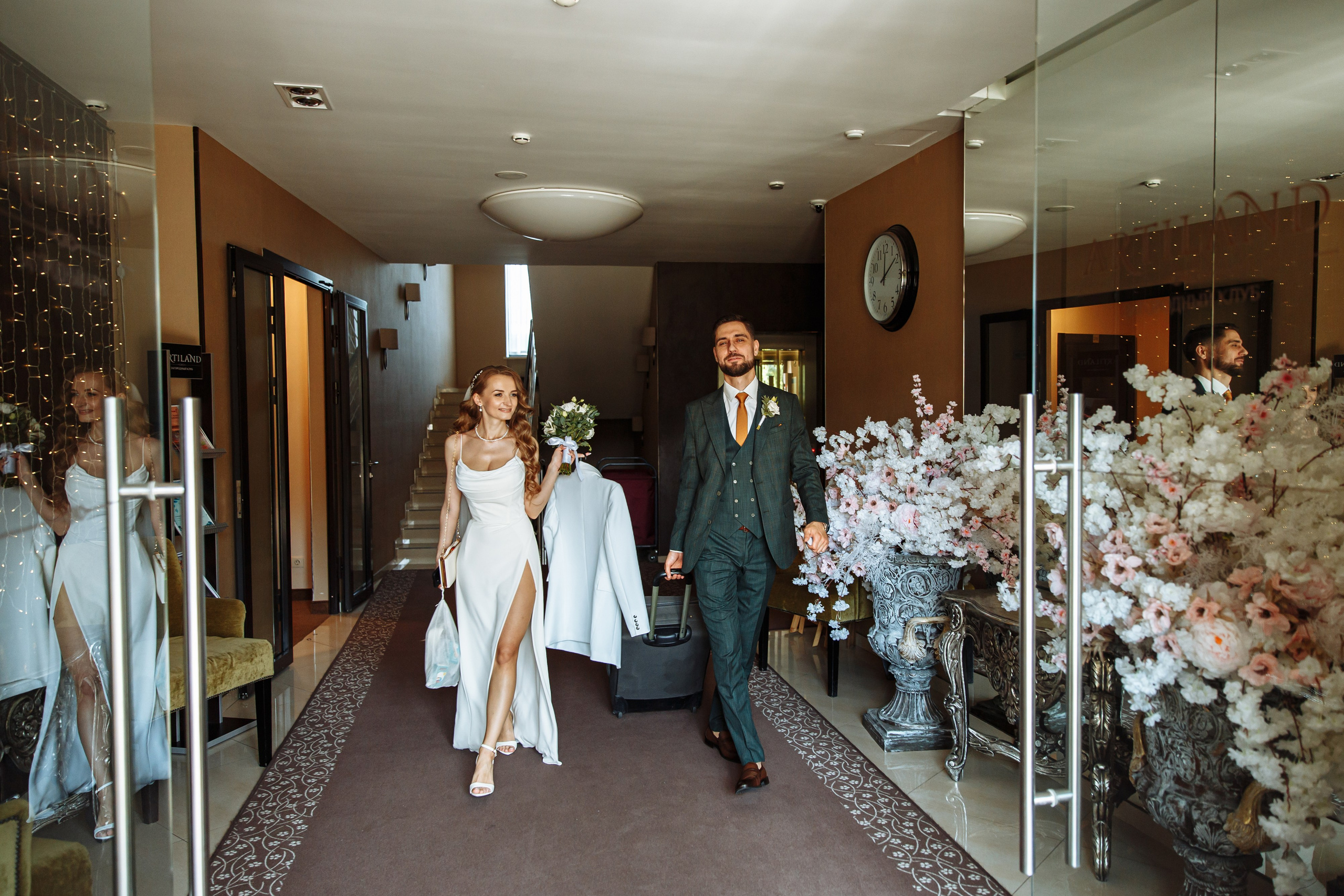 Свадебная фотосессия с кабриолетом и в загородном клубе Artiland. Свадебный фотограф Москва и МО Сергей Киржаев