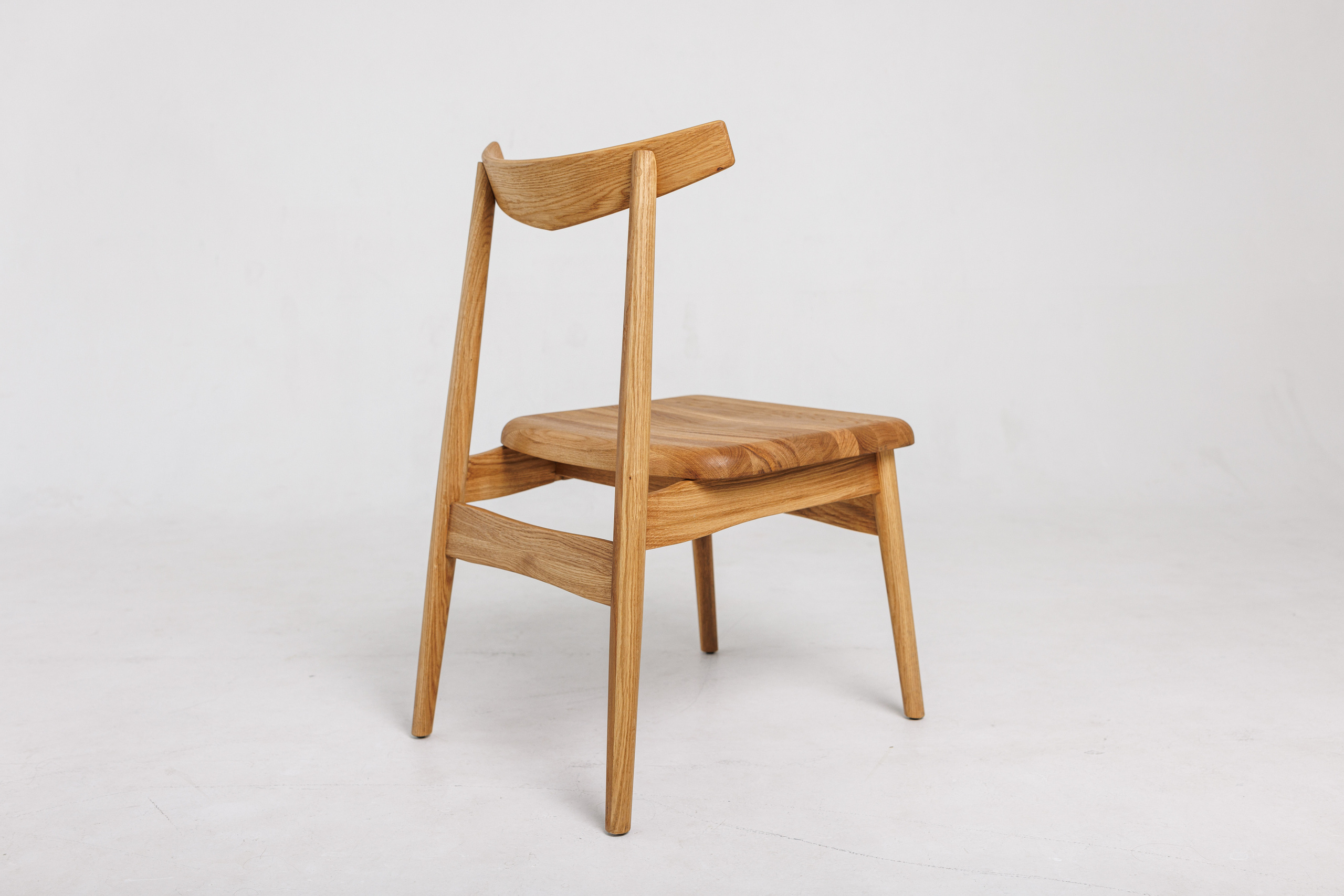 Артур и его стулья. Фотограф Балаев Михаил