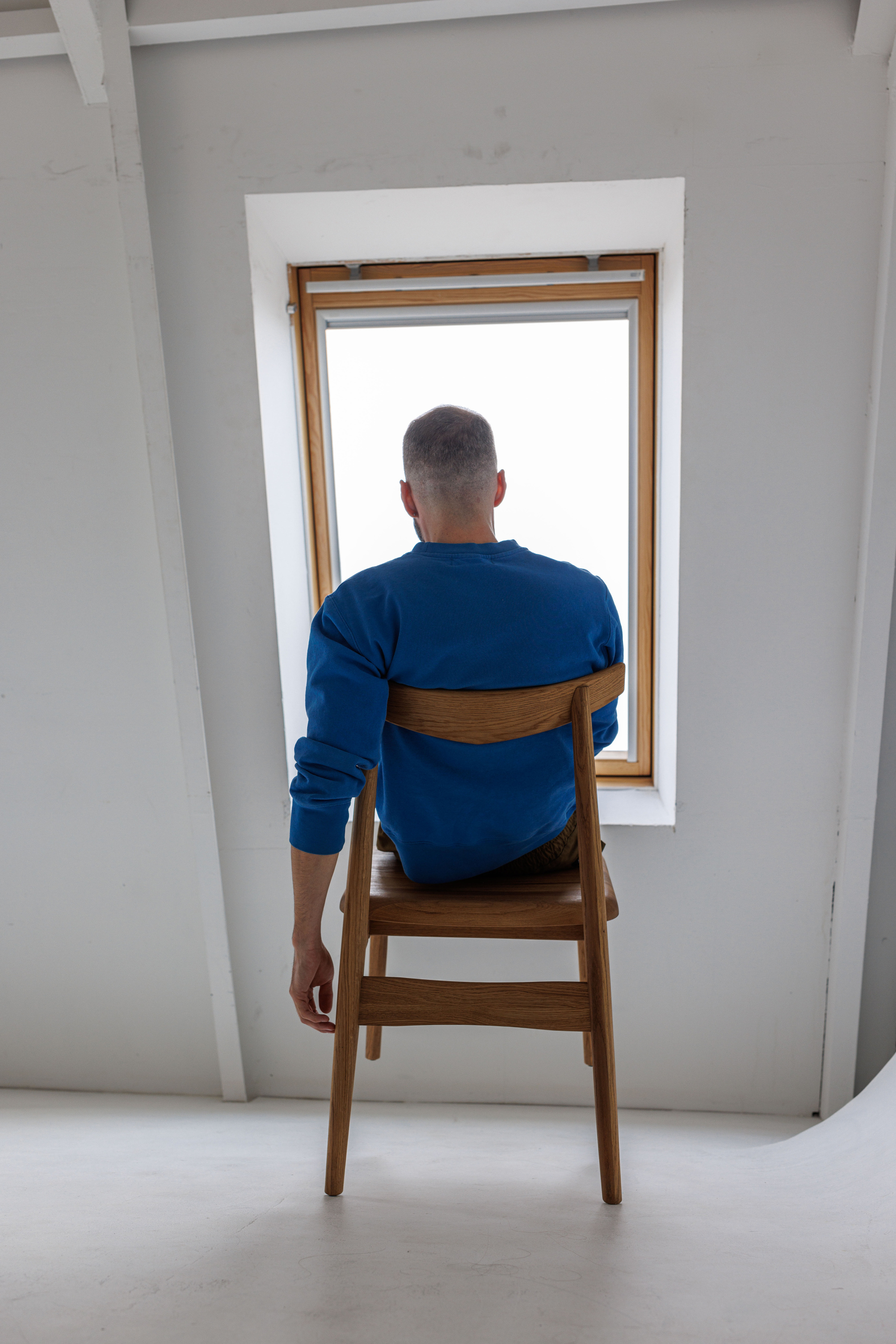 Артур и его стулья. Фотограф Балаев Михаил