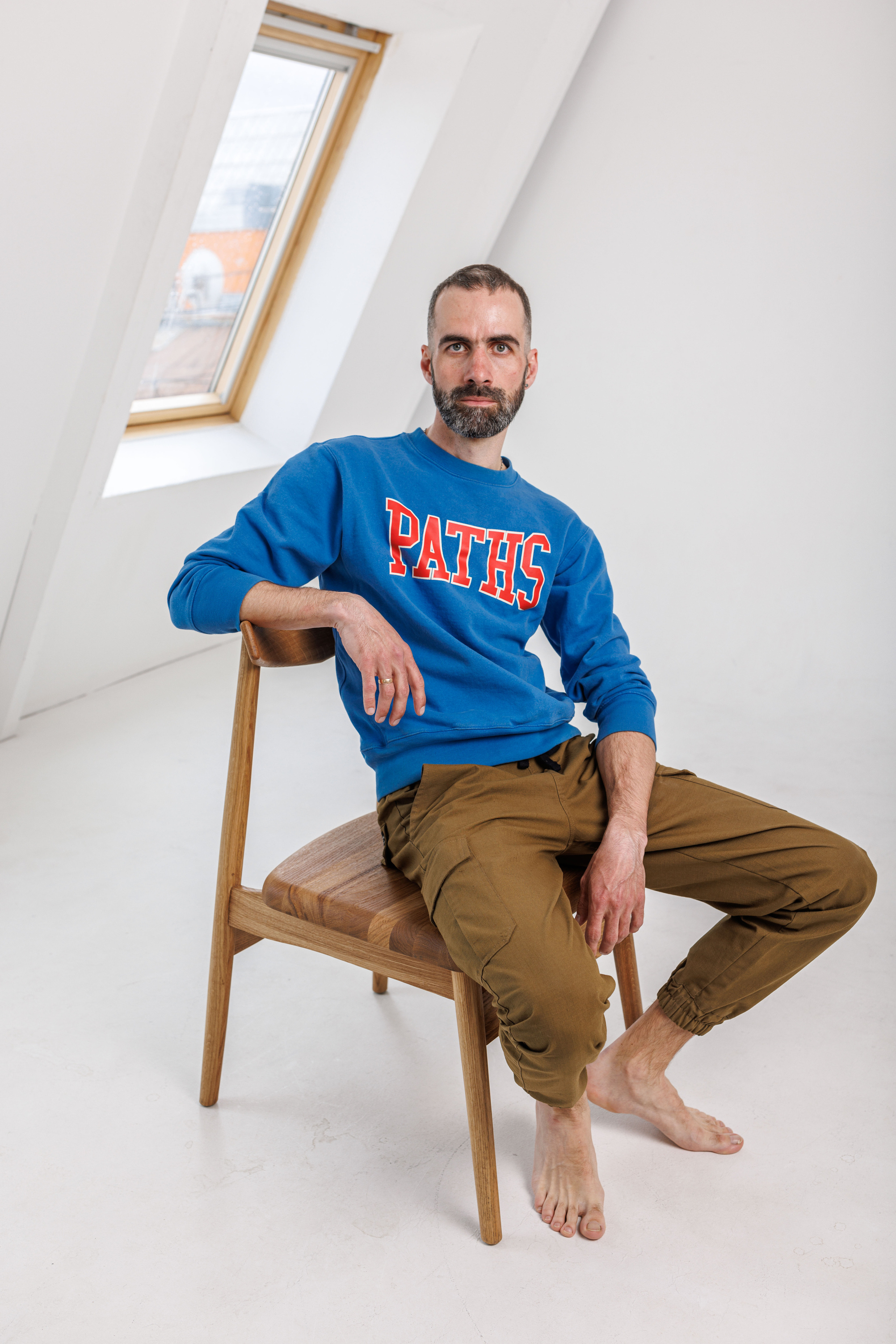 Артур и его стулья. Фотограф Балаев Михаил