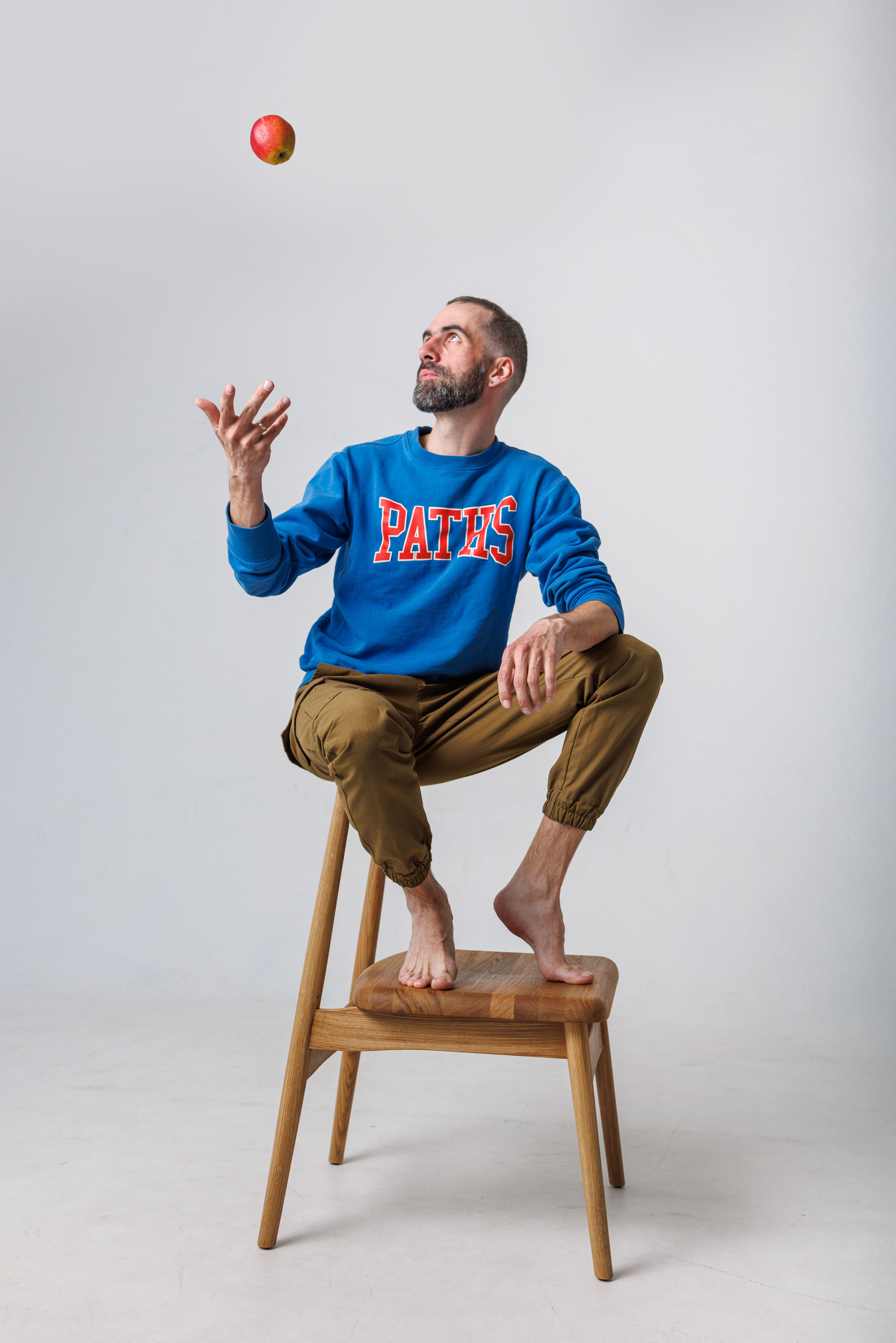 Артур и его стулья. Фотограф Балаев Михаил