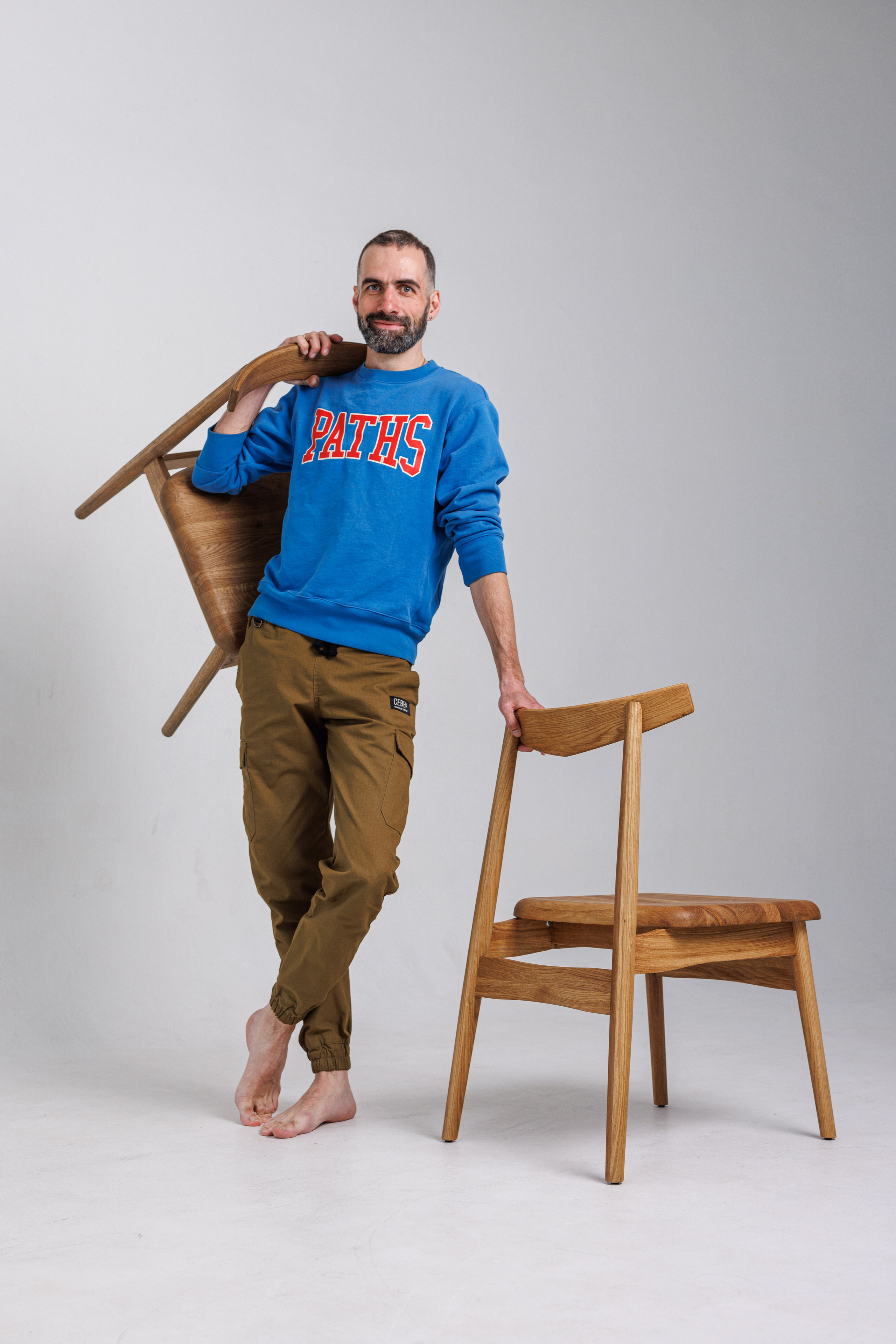 Артур и его стулья. Фотограф Балаев Михаил