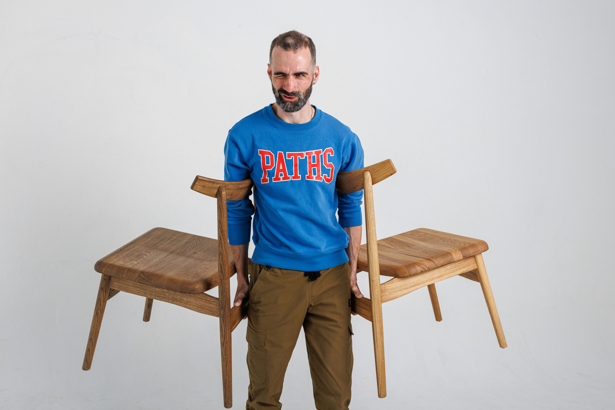 Артур и его стулья. Фотограф Балаев Михаил