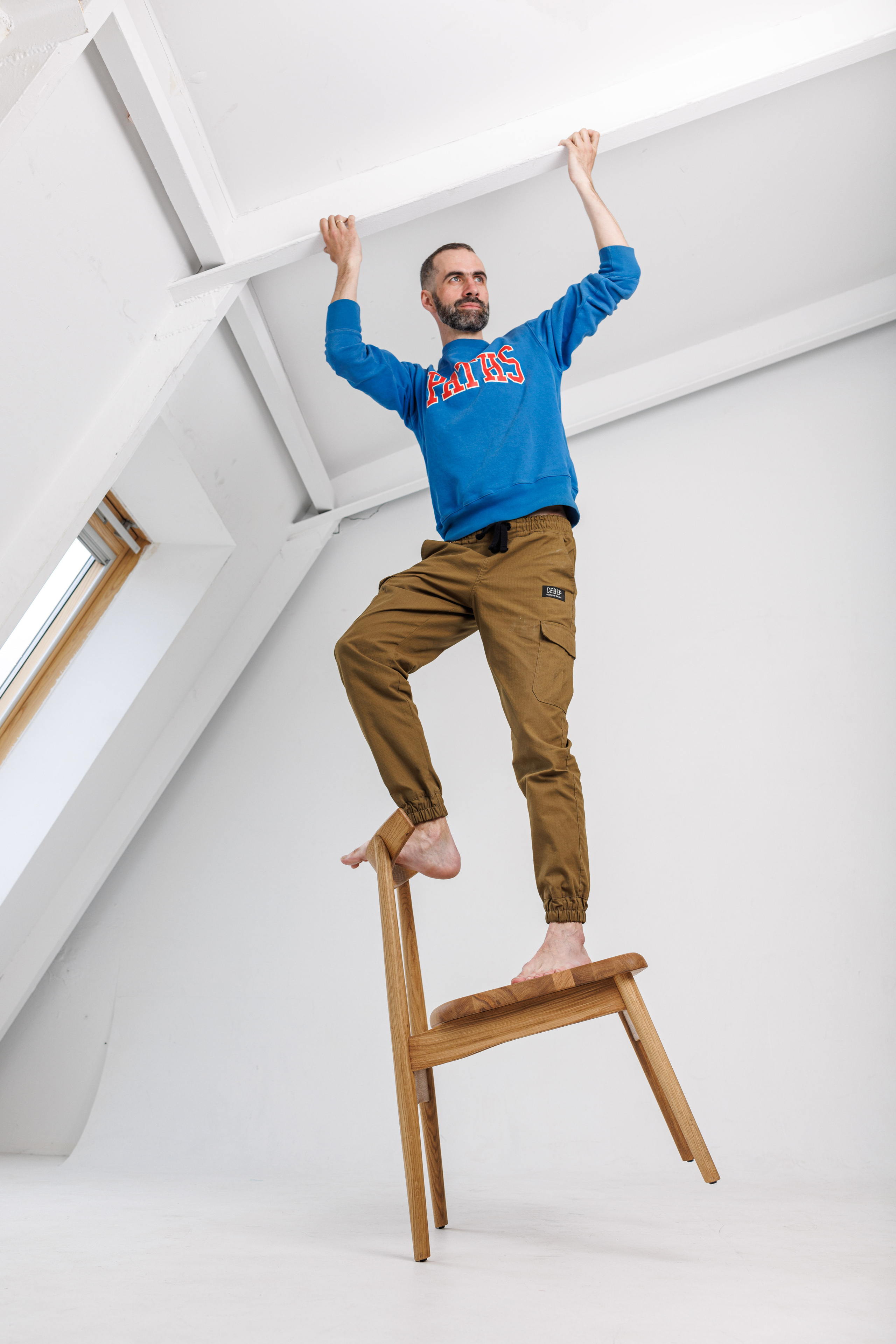 Артур и его стулья. Фотограф Балаев Михаил