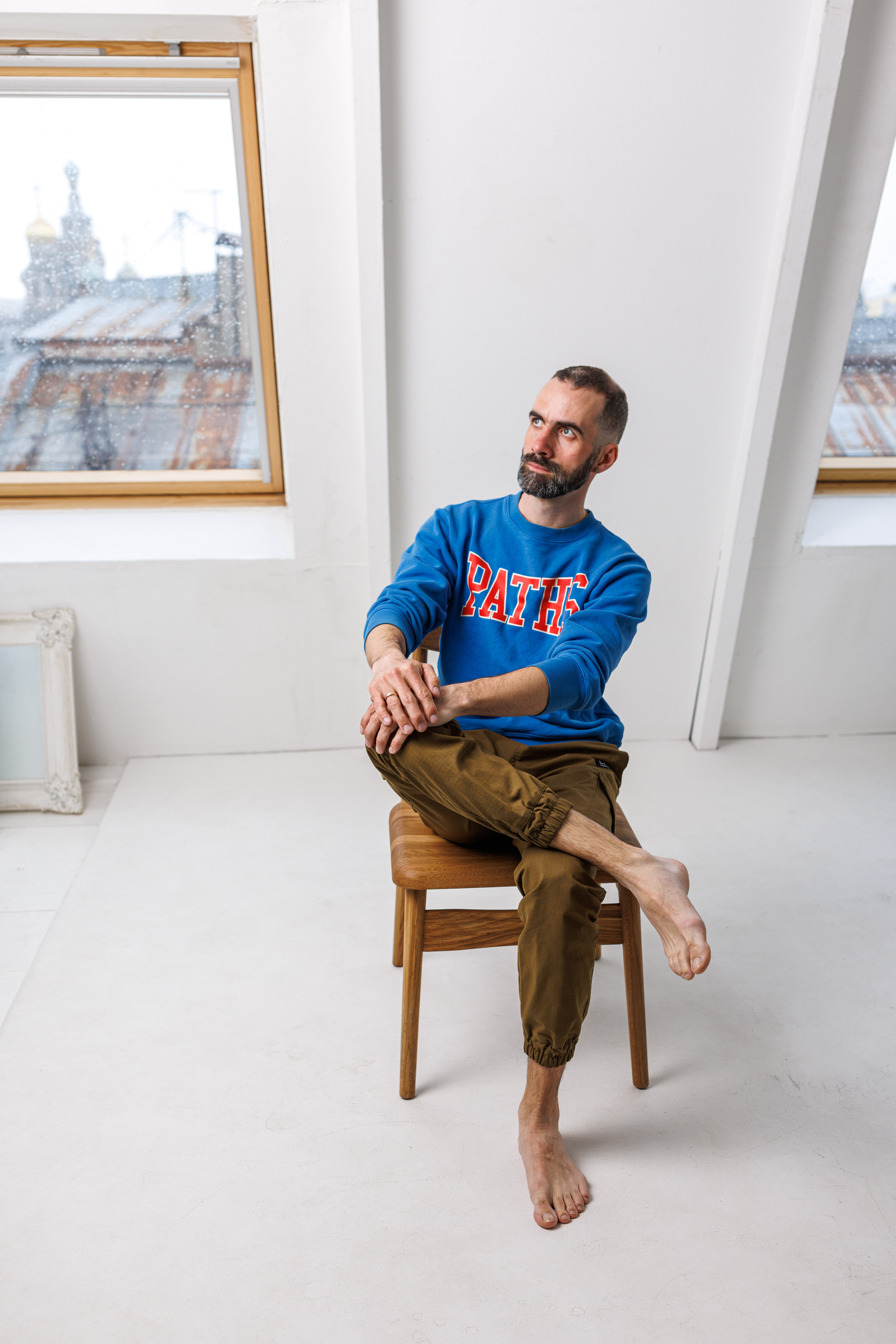 Артур и его стулья. Фотограф Балаев Михаил