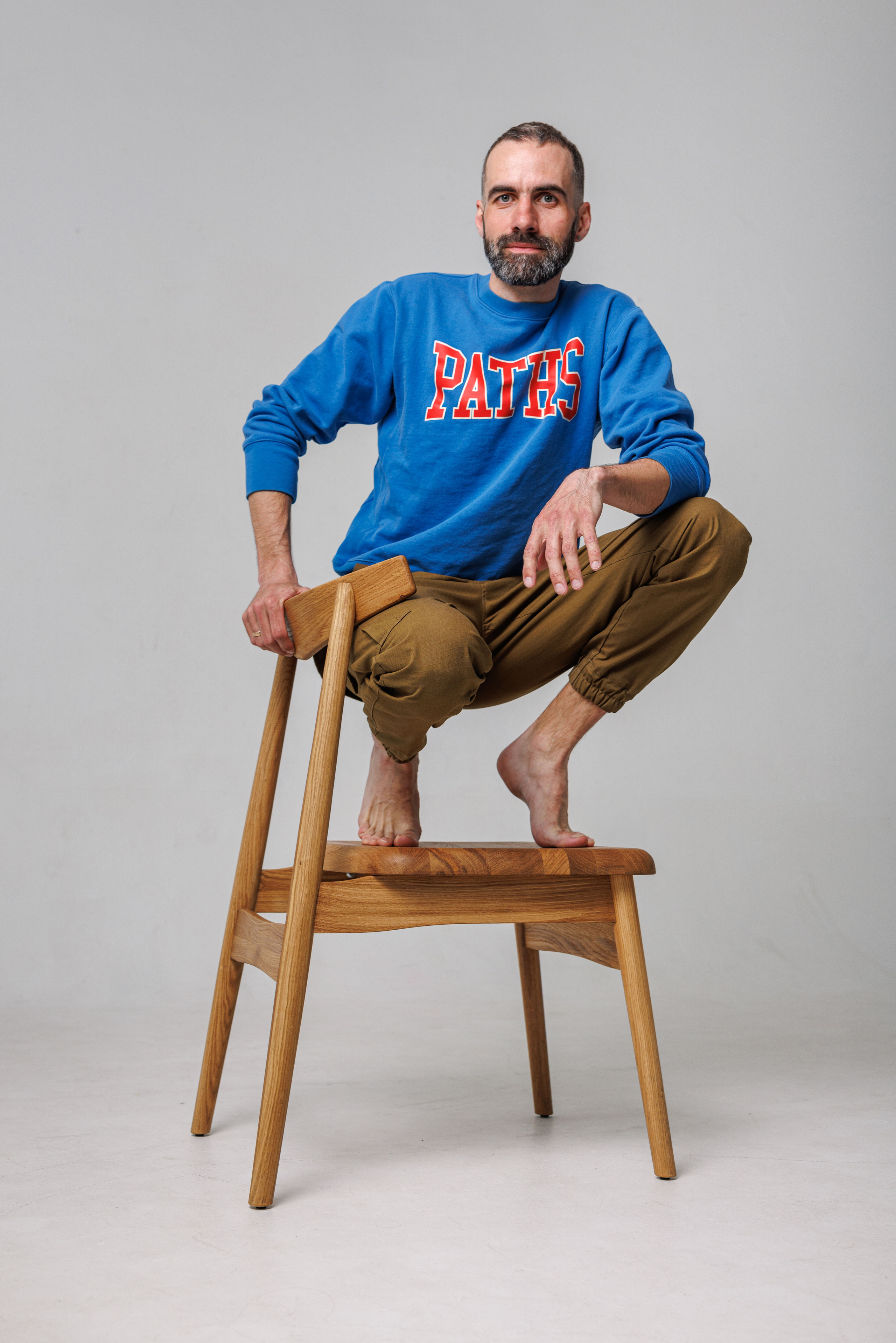 Артур и его стулья. Фотограф Балаев Михаил