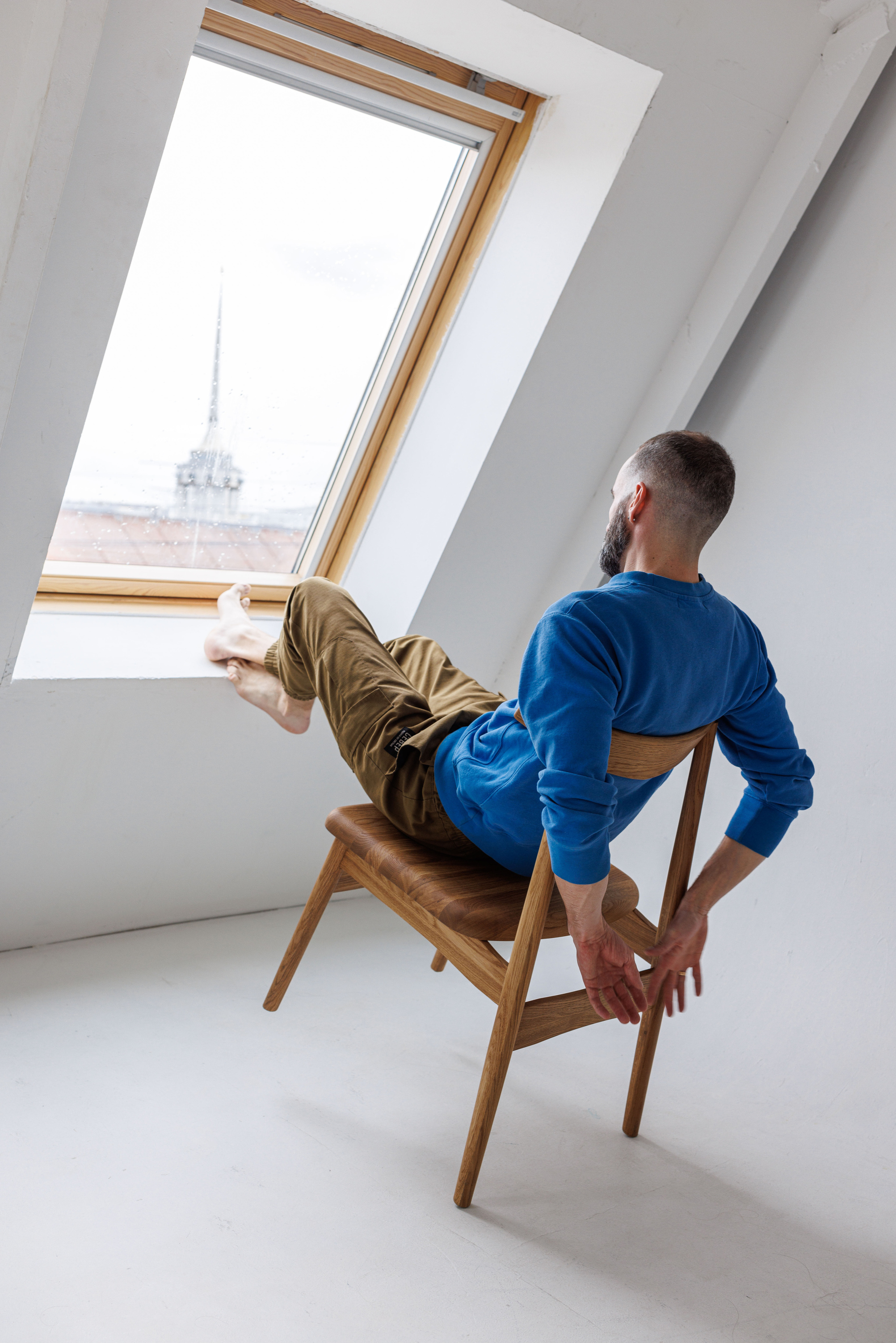 Артур и его стулья. Фотограф Балаев Михаил