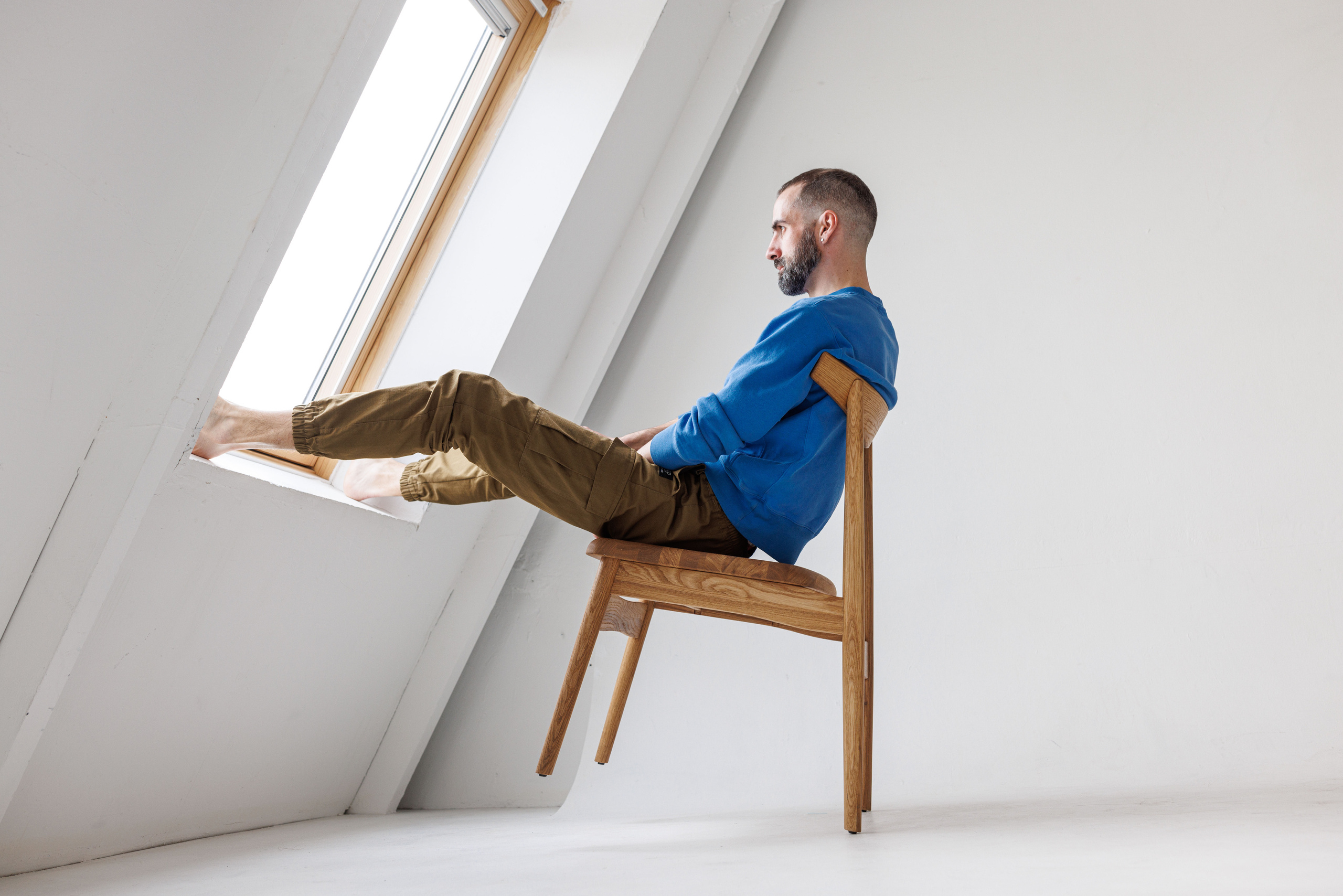 Артур и его стулья. Фотограф Балаев Михаил