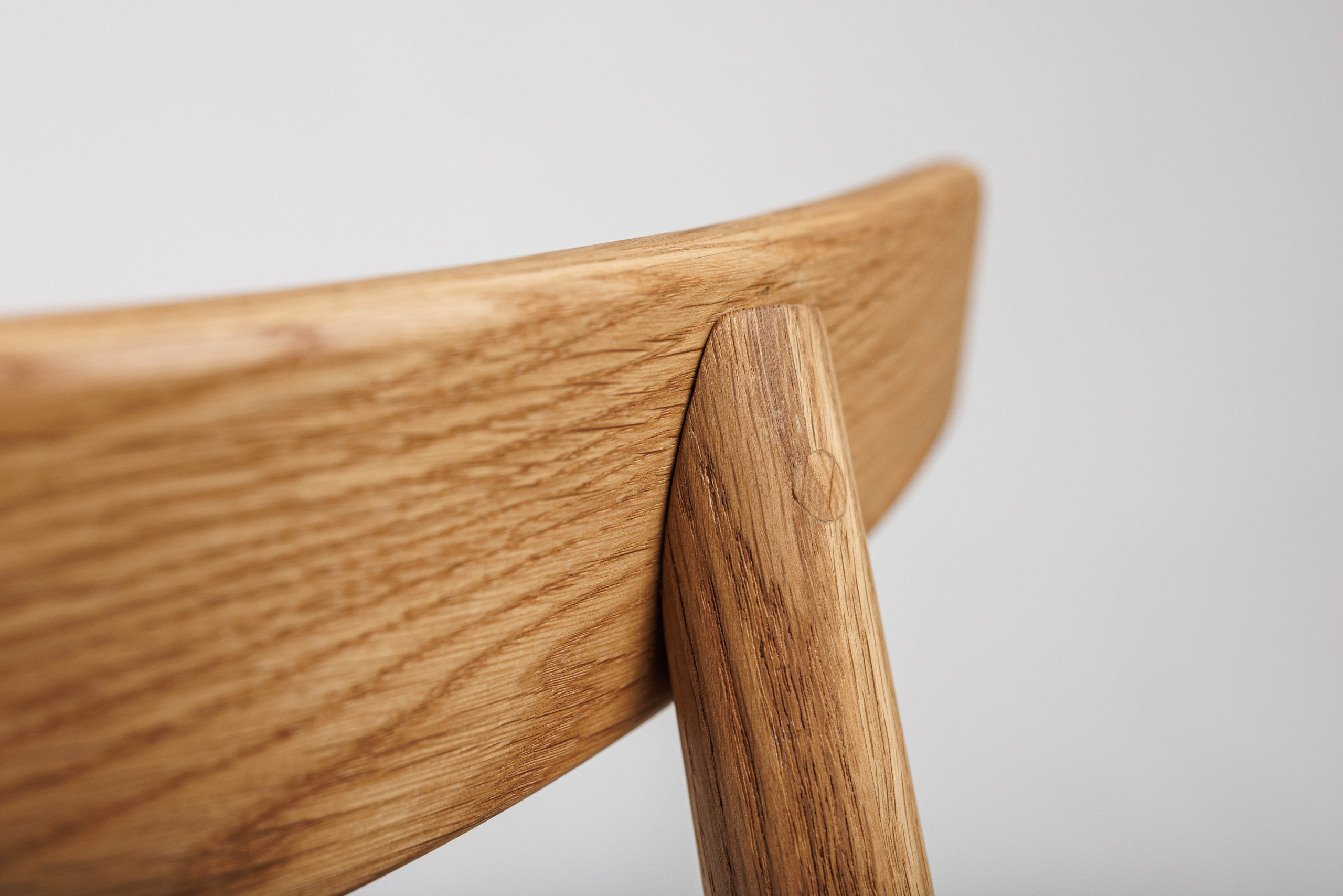 Артур и его стулья. Фотограф Балаев Михаил