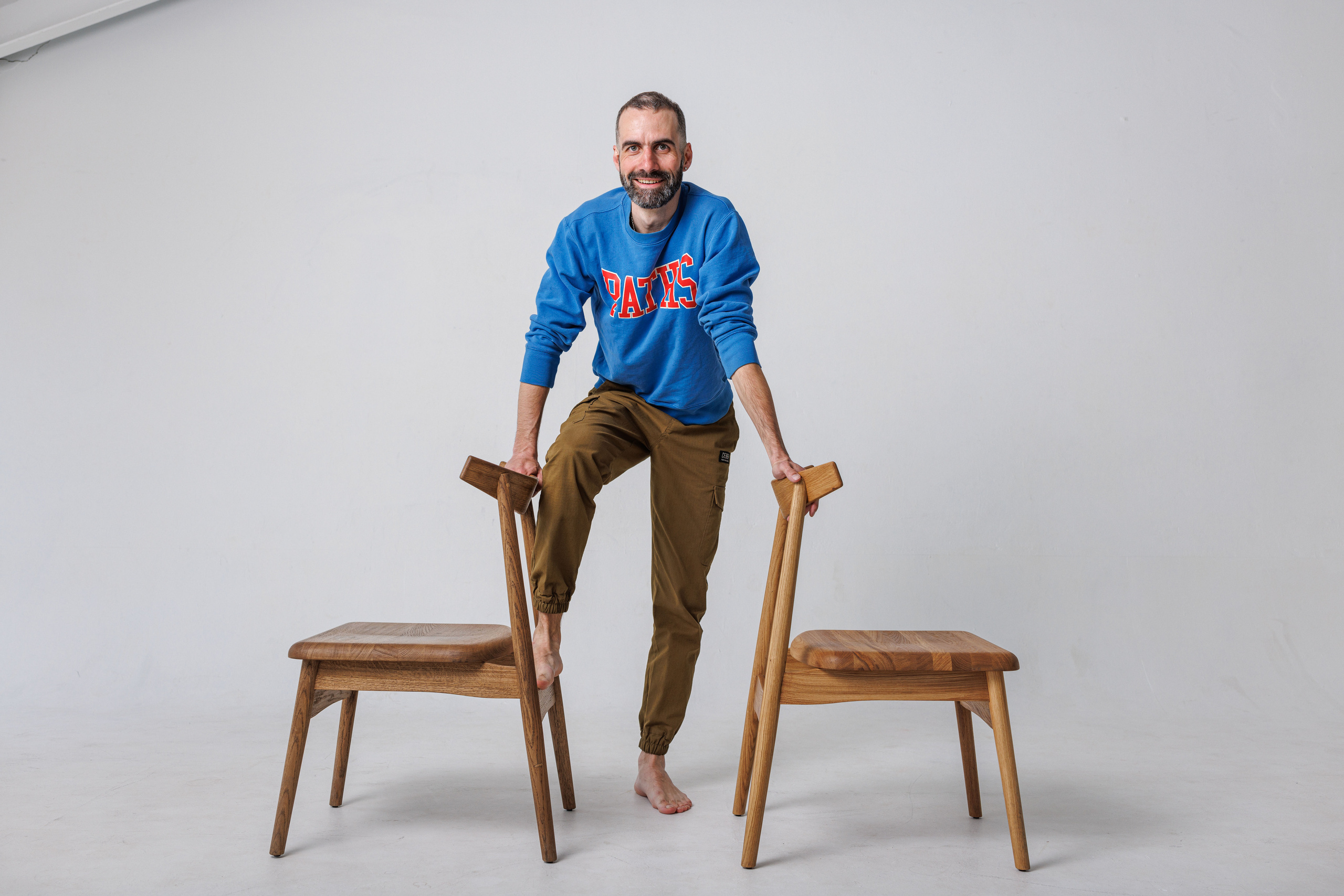 Артур и его стулья. Фотограф Балаев Михаил