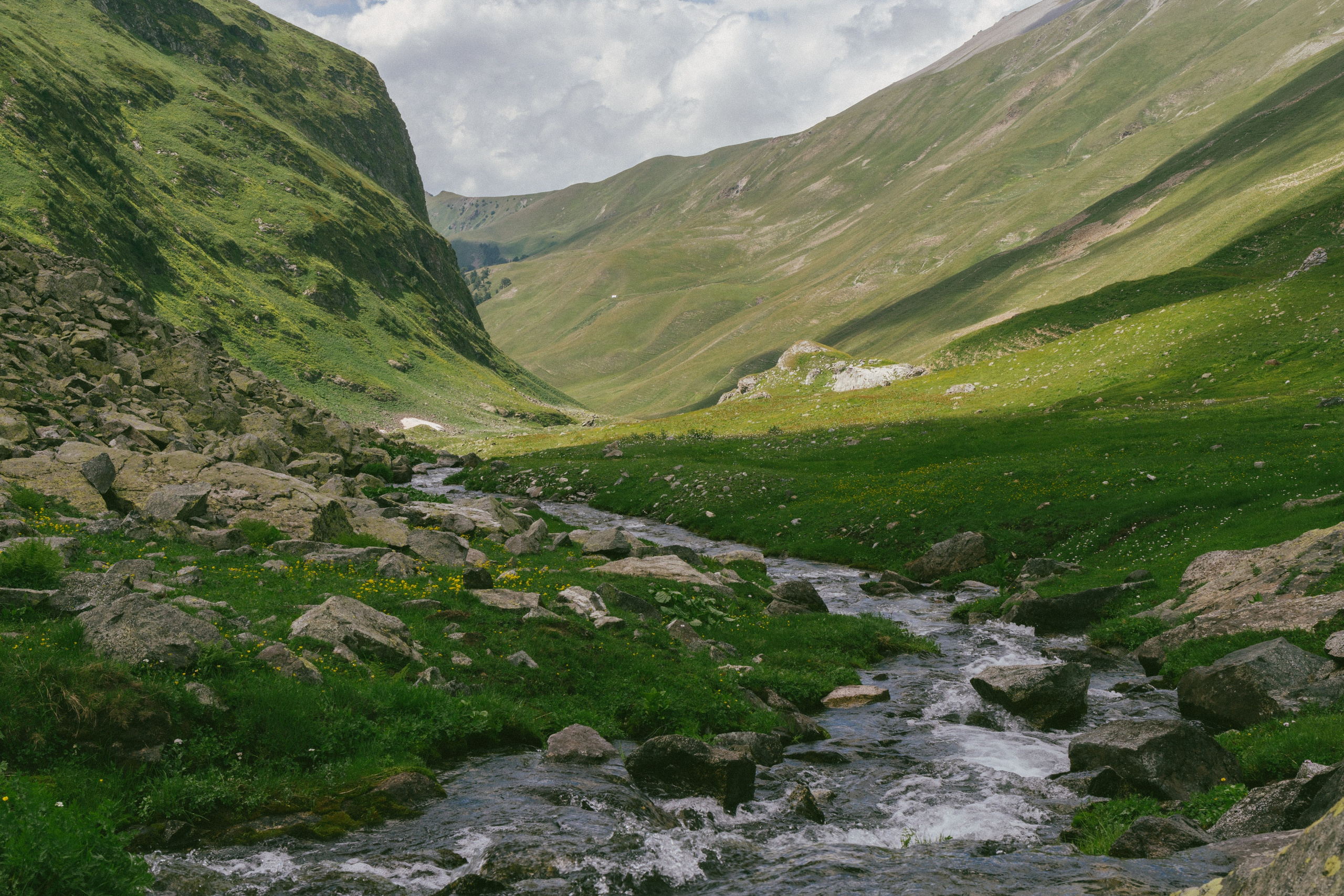 Фотосессии в путешествии. Фотограф с пленочным оттенком в Пятигорске| Necultured