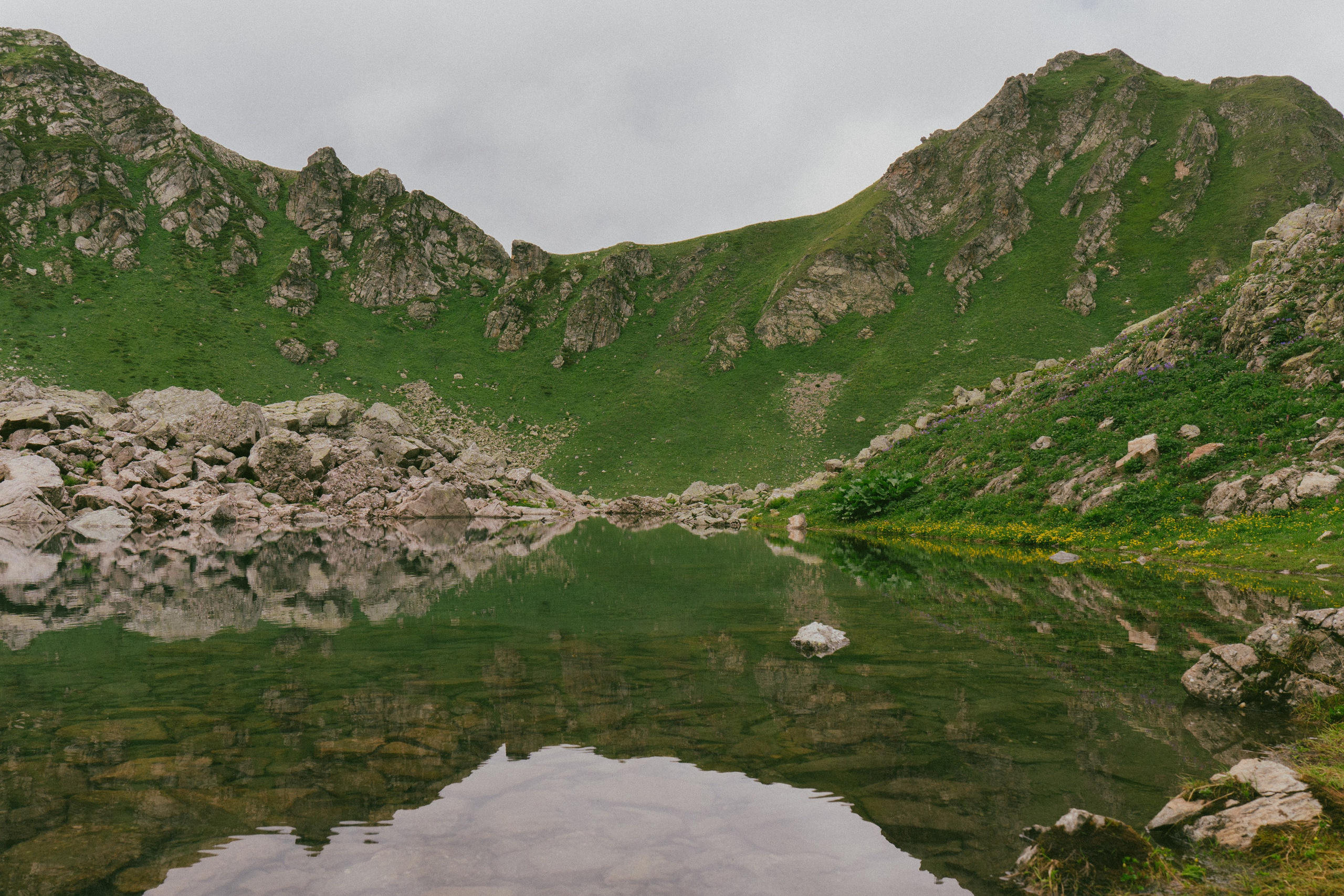 Фотосессии в путешествии. Фотограф с пленочным оттенком в Пятигорске| Necultured