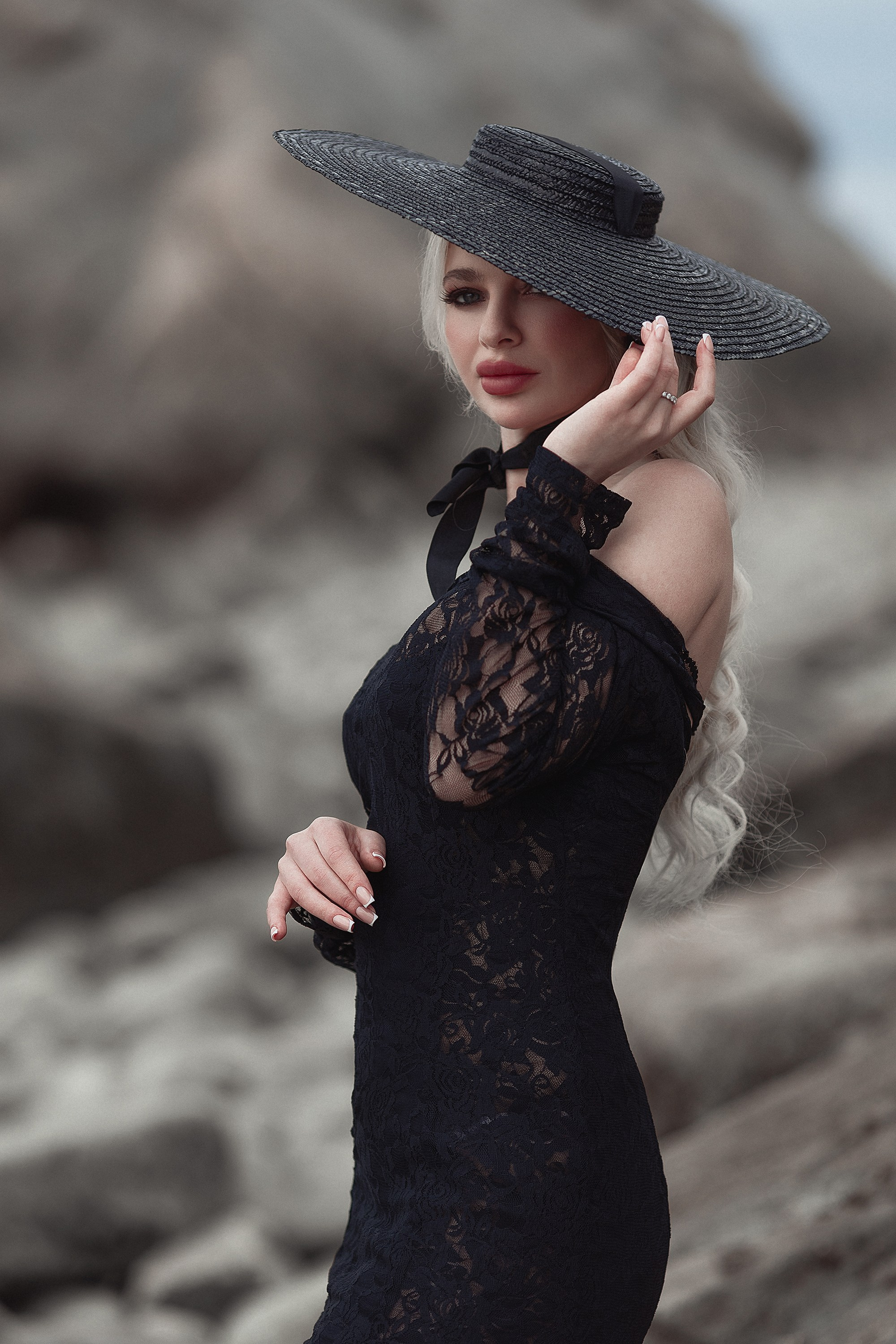 У скал. Фотограф Алёна Яковлева