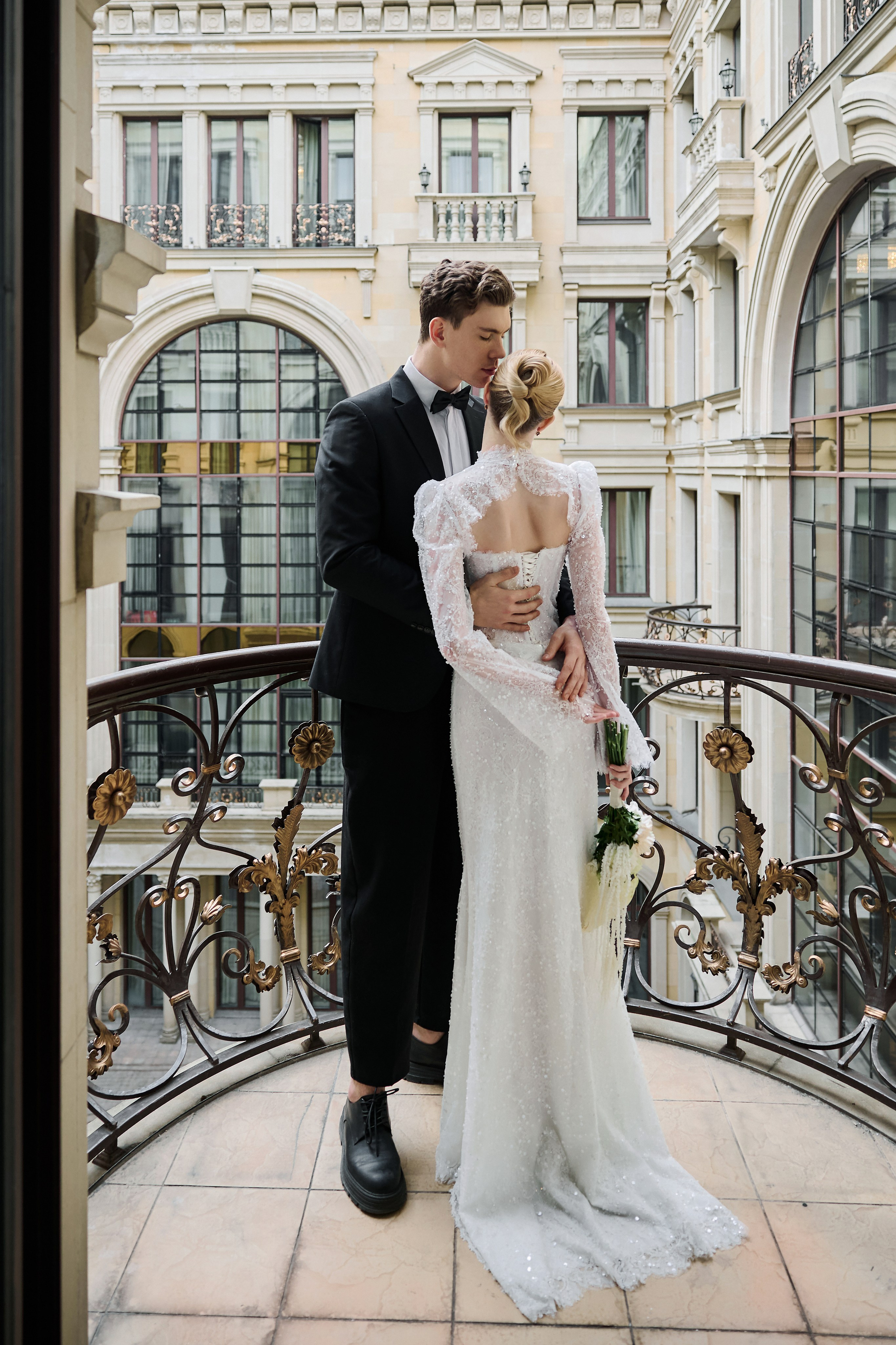 Вадим и Алина. Сборы в отеле St Regis. Свадебный фотограф в Москве и Подмосковье