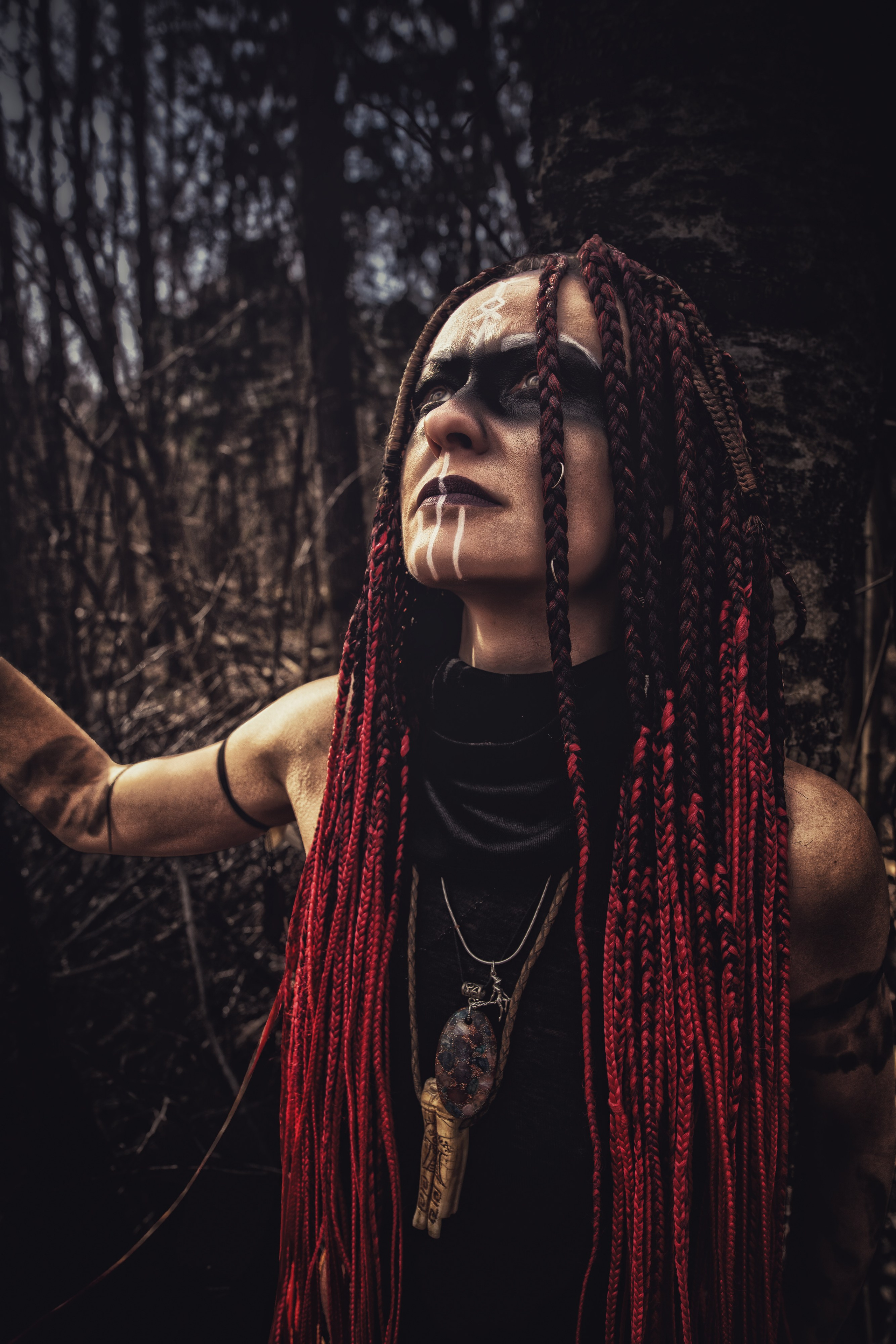 Ведьмина роща — это ТФП фотопроект с непрофессиональной, но очень красивой моделью, Мариной. Фотограф портретист в Троицке и Москве Иван Парусиди