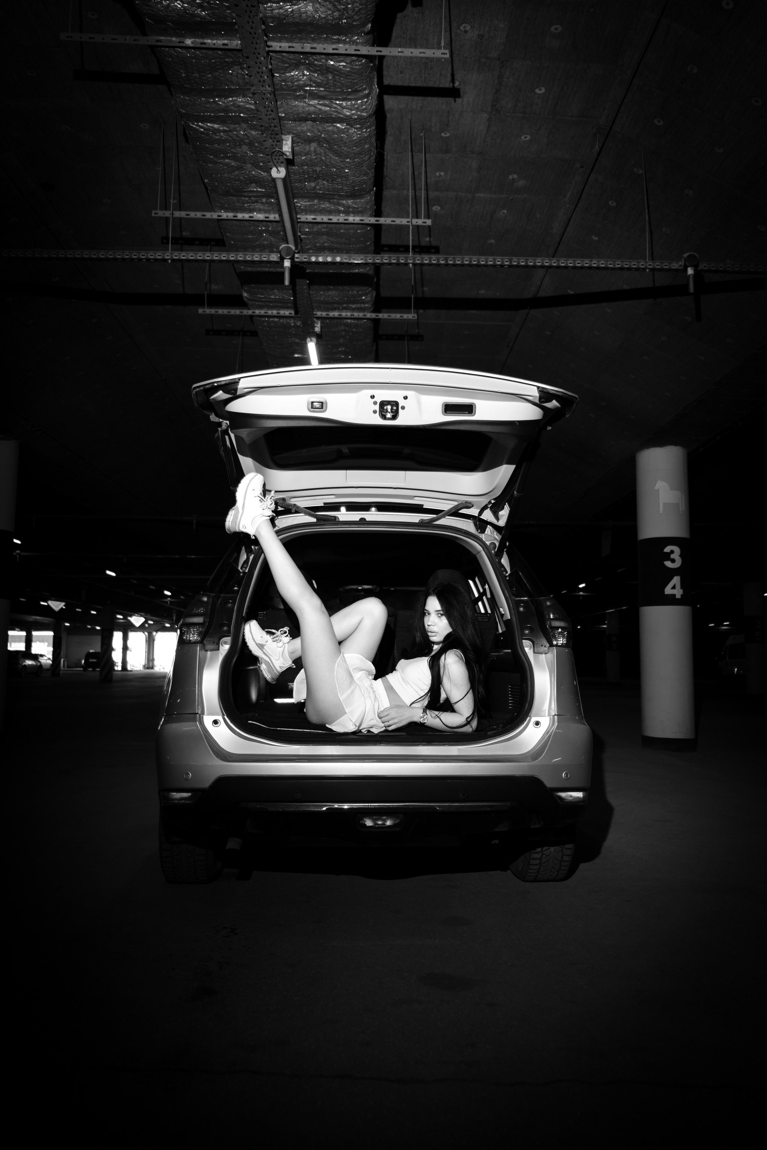 На парковке. Женский фотограф в Новосибирске Вячеслав Семакин