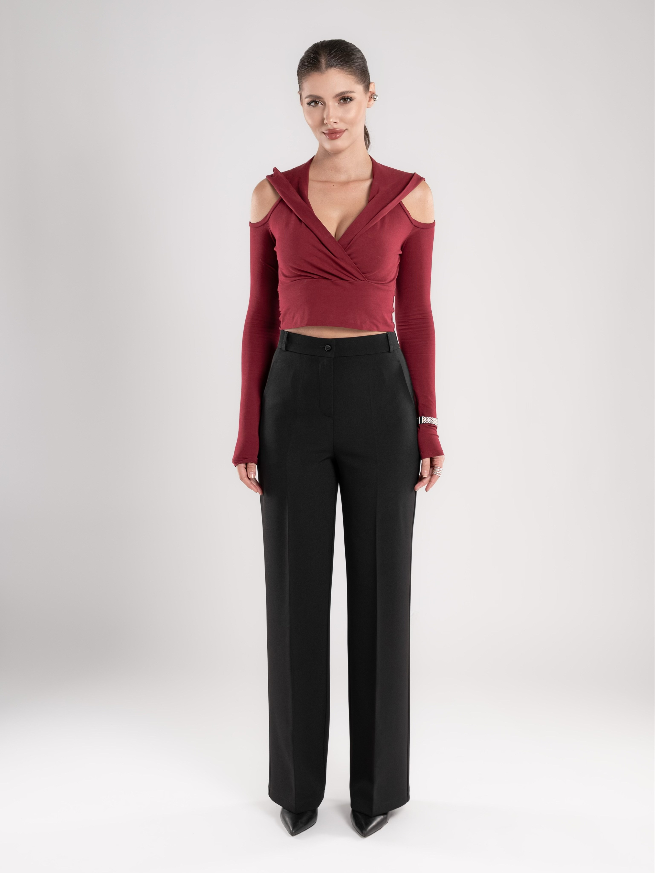 Классические брюки+серый фон. Предметный фотограф, фото для маркетплейсов Пятигорск, КМВ