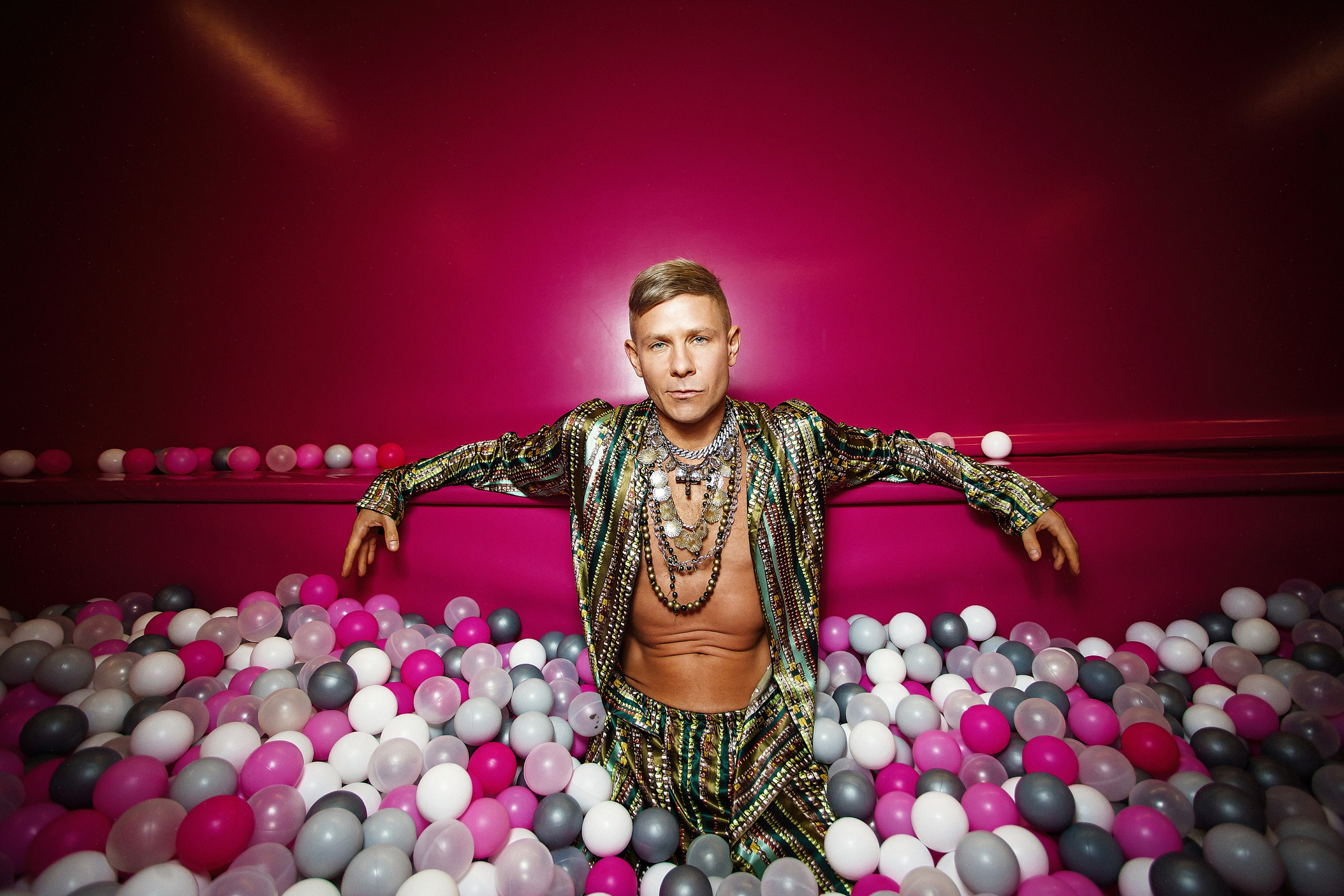 Фотосессия для мужчин в студии | Профессиональные кадры для социальных сетей