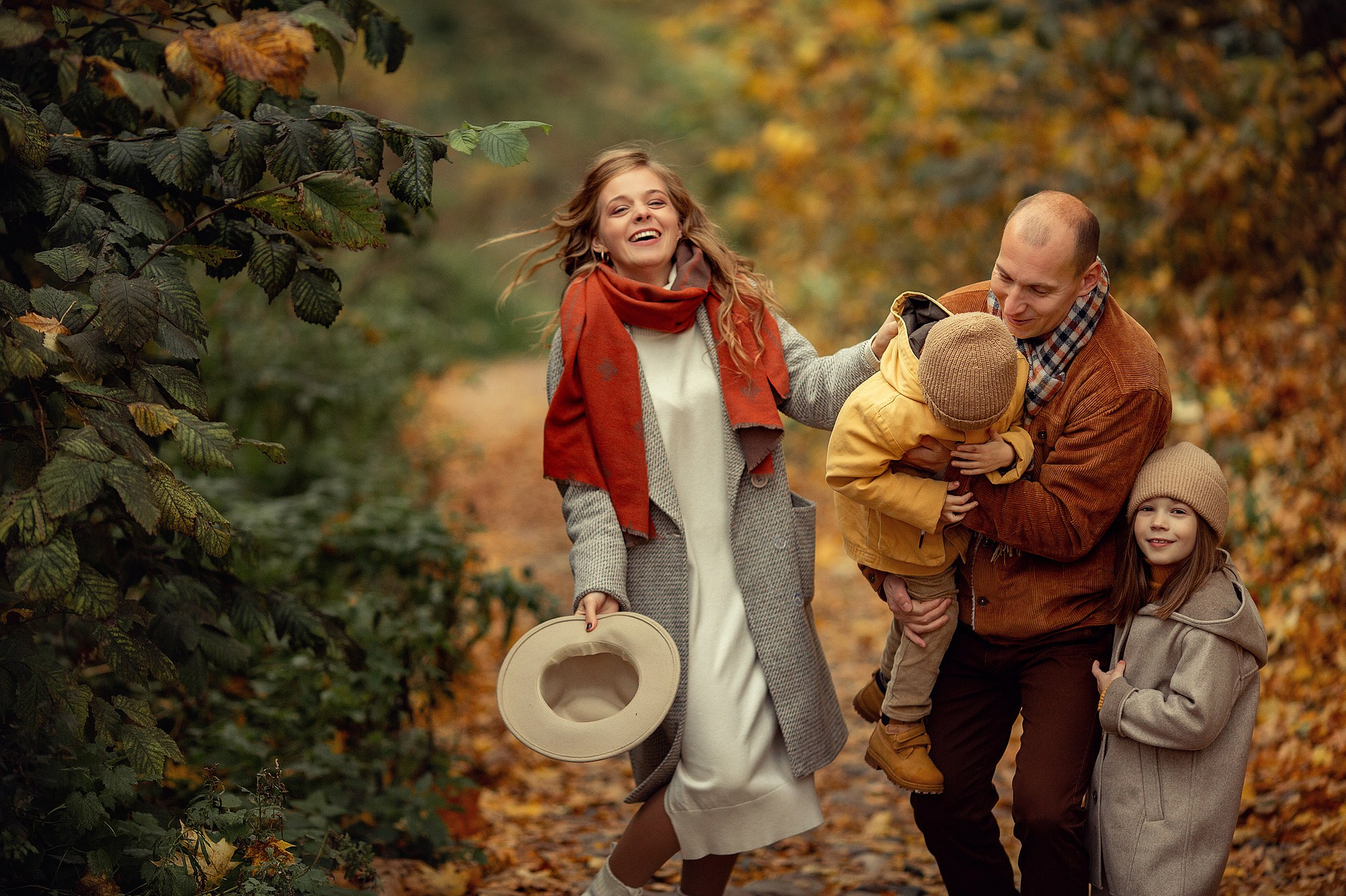 Фотосессия большой семьи в красивейших осенних пейзажах. Семейный фотограф Татьяна Надеждина | Москва, Московская область, Ярославль