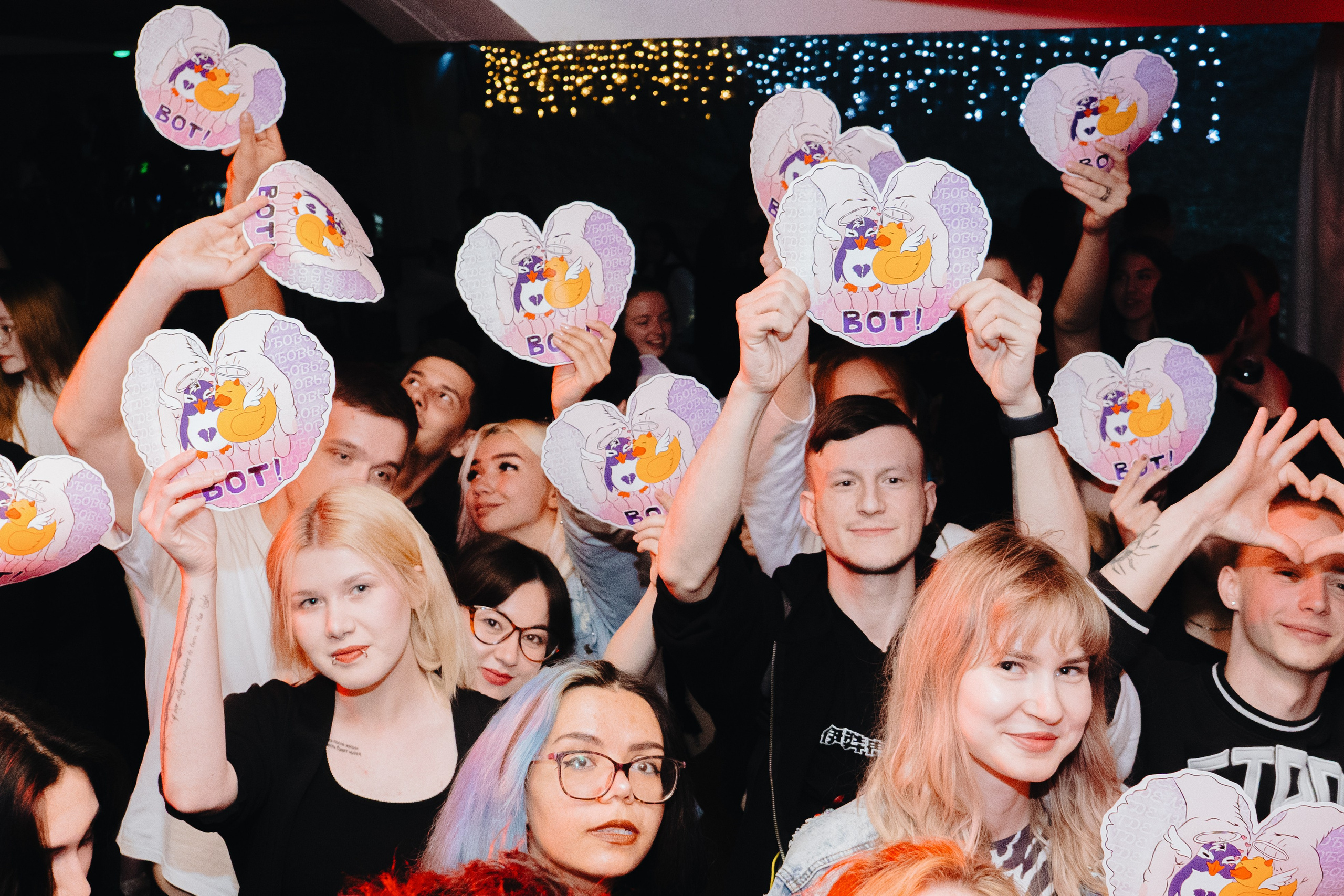 Playingtheangel. Уфа. Маленький зал, красный свет, мощный звук. Фотограф Гильмутдинов Руслан