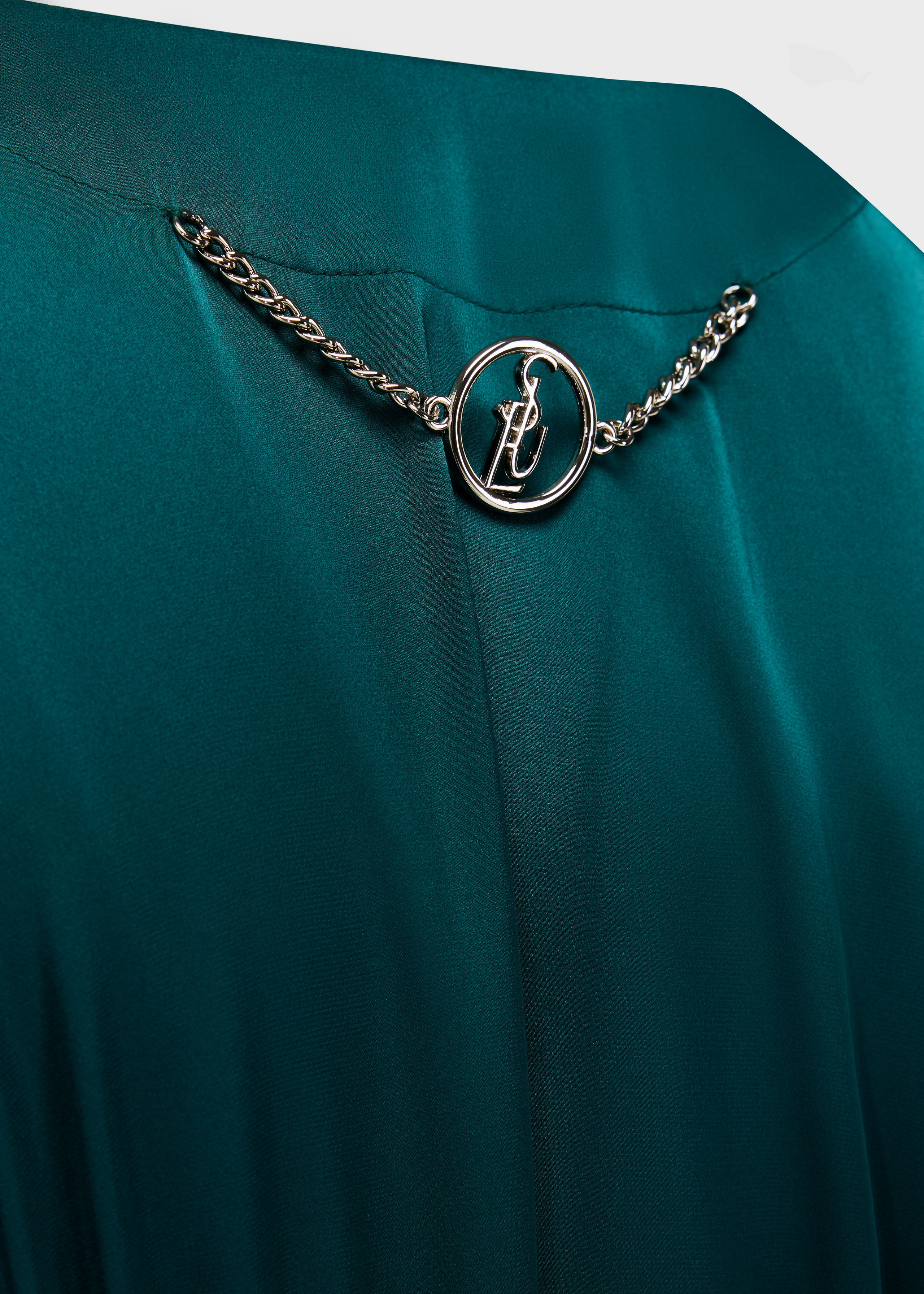 Детальная съемка одежды на манекене