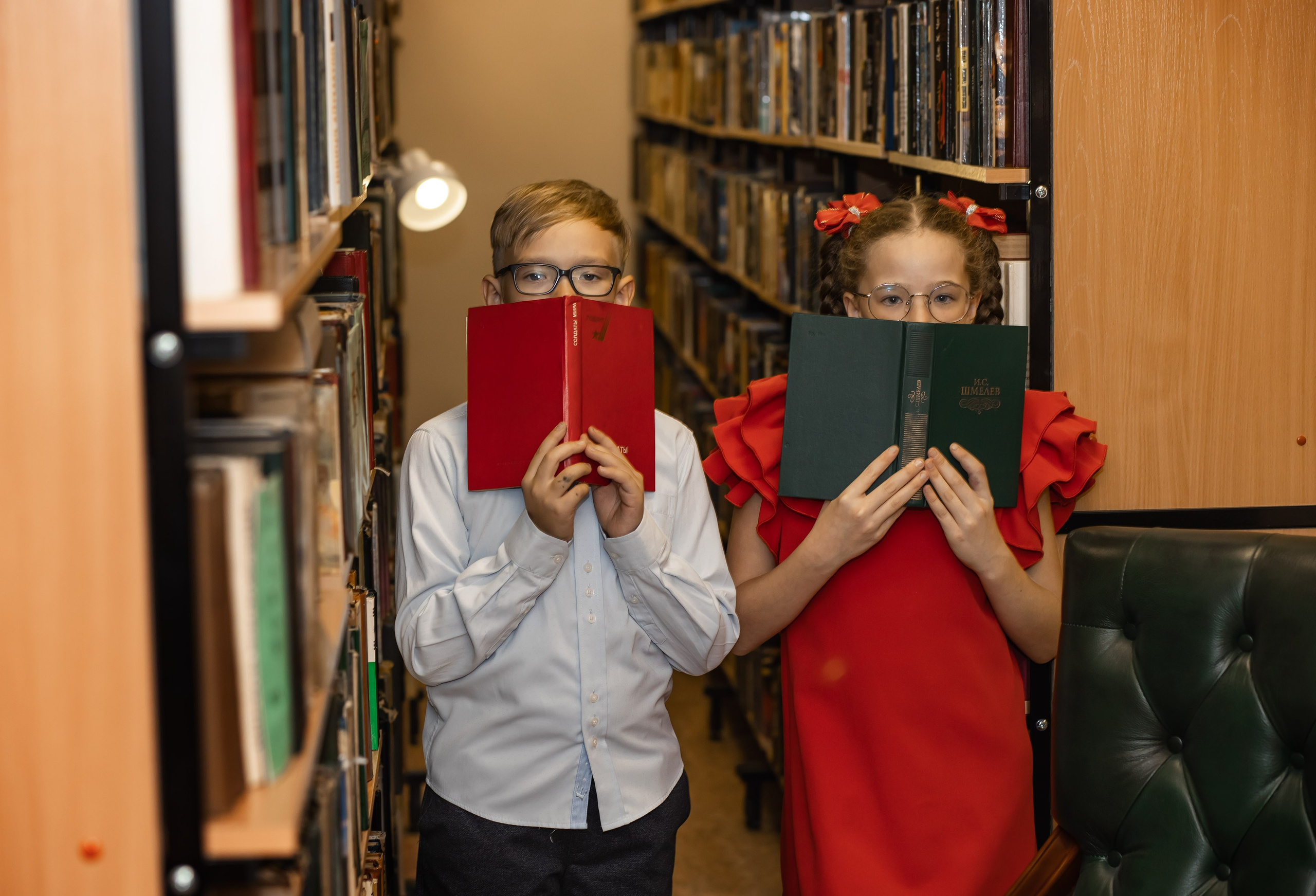 Фотосессия в библиотеке. Фотограф Григорьева Ольга. Портретная, семейная съёмка, Love Stori, видеосъёмка в городе Чита. Выпускные альбомы, фотокниги