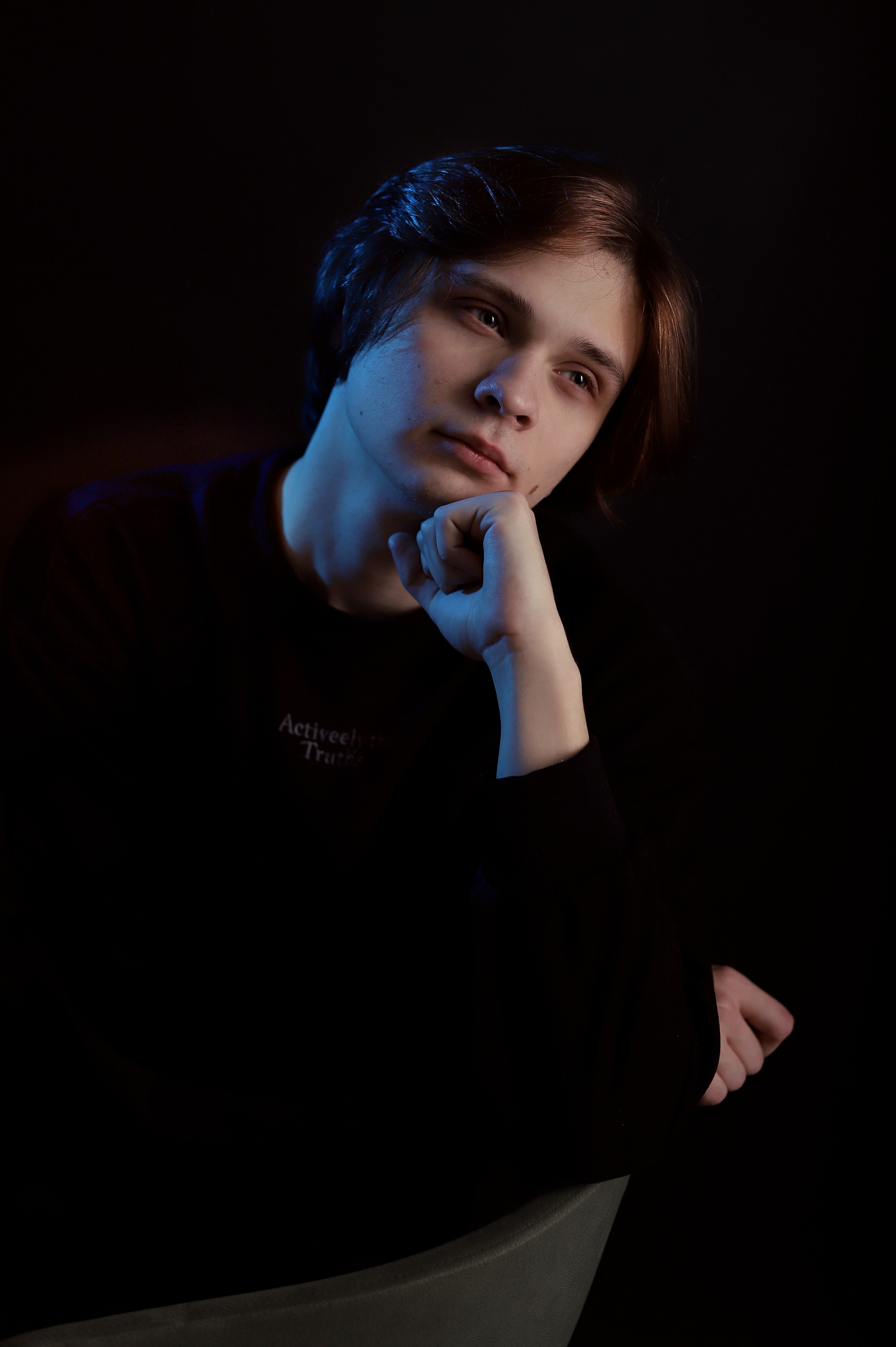 Мужская съемка в студии. Черный фон. Фотограф Кравченко Юлия. Энгельс