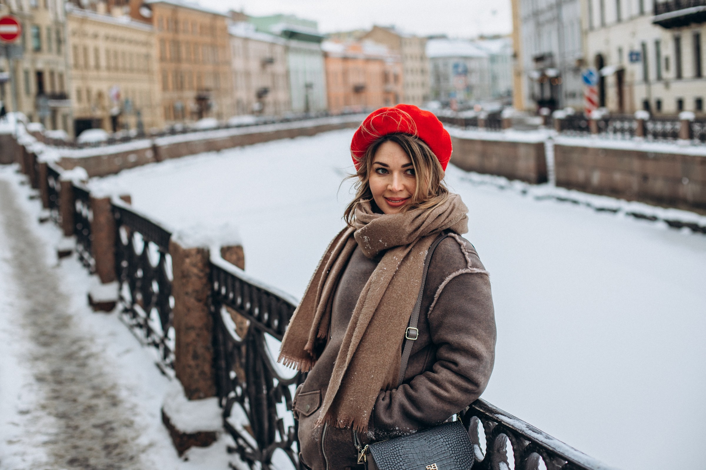 Анастасия в феврале. Фотопрогулка в Петербурге. Индивидуальный и семейный фотограф в Санкт-Петербурге