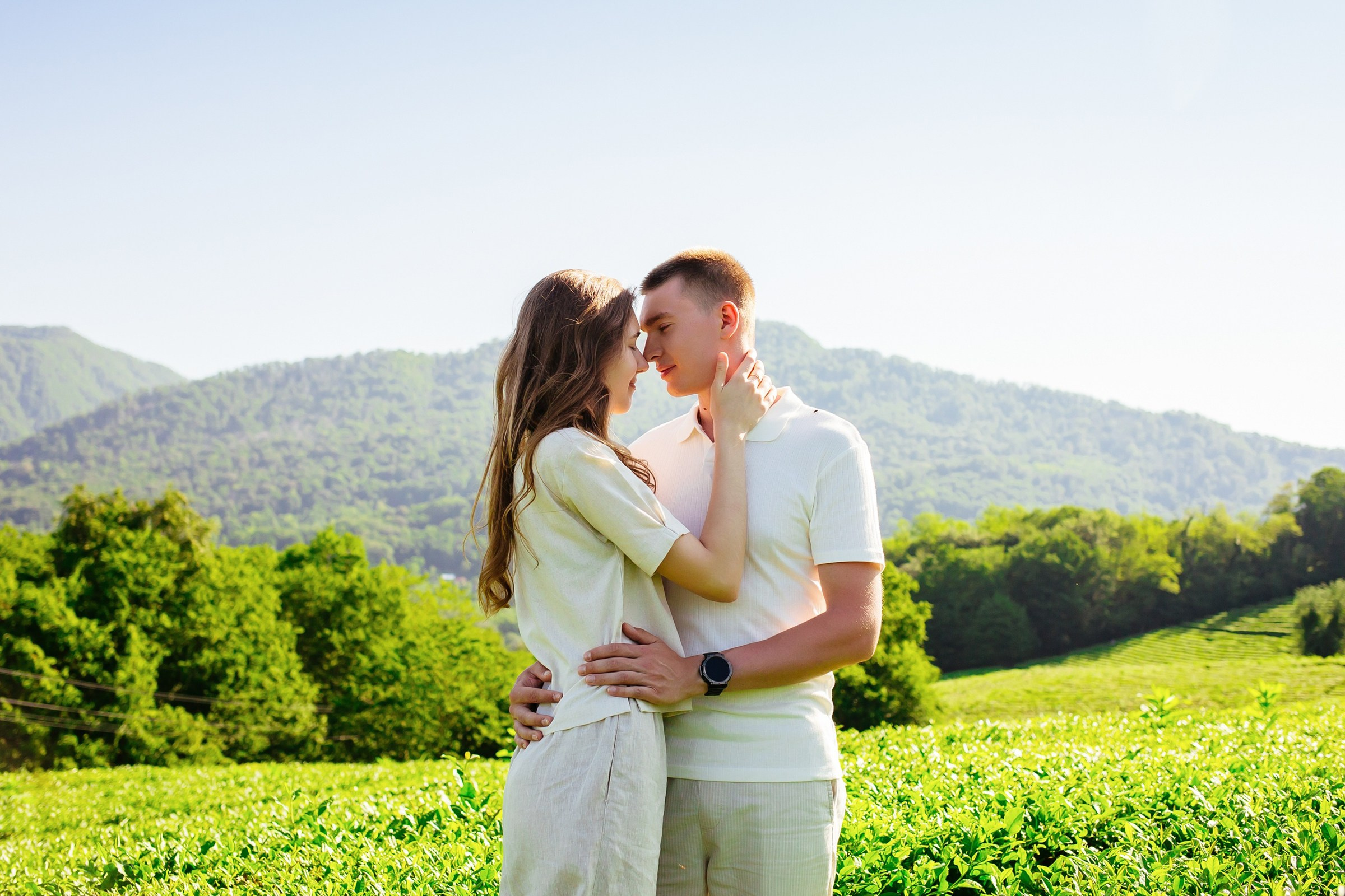Лавстори фотосессия на чайных плантациях. Фотограф Сочи Адлер. Солькаева Анастасия
