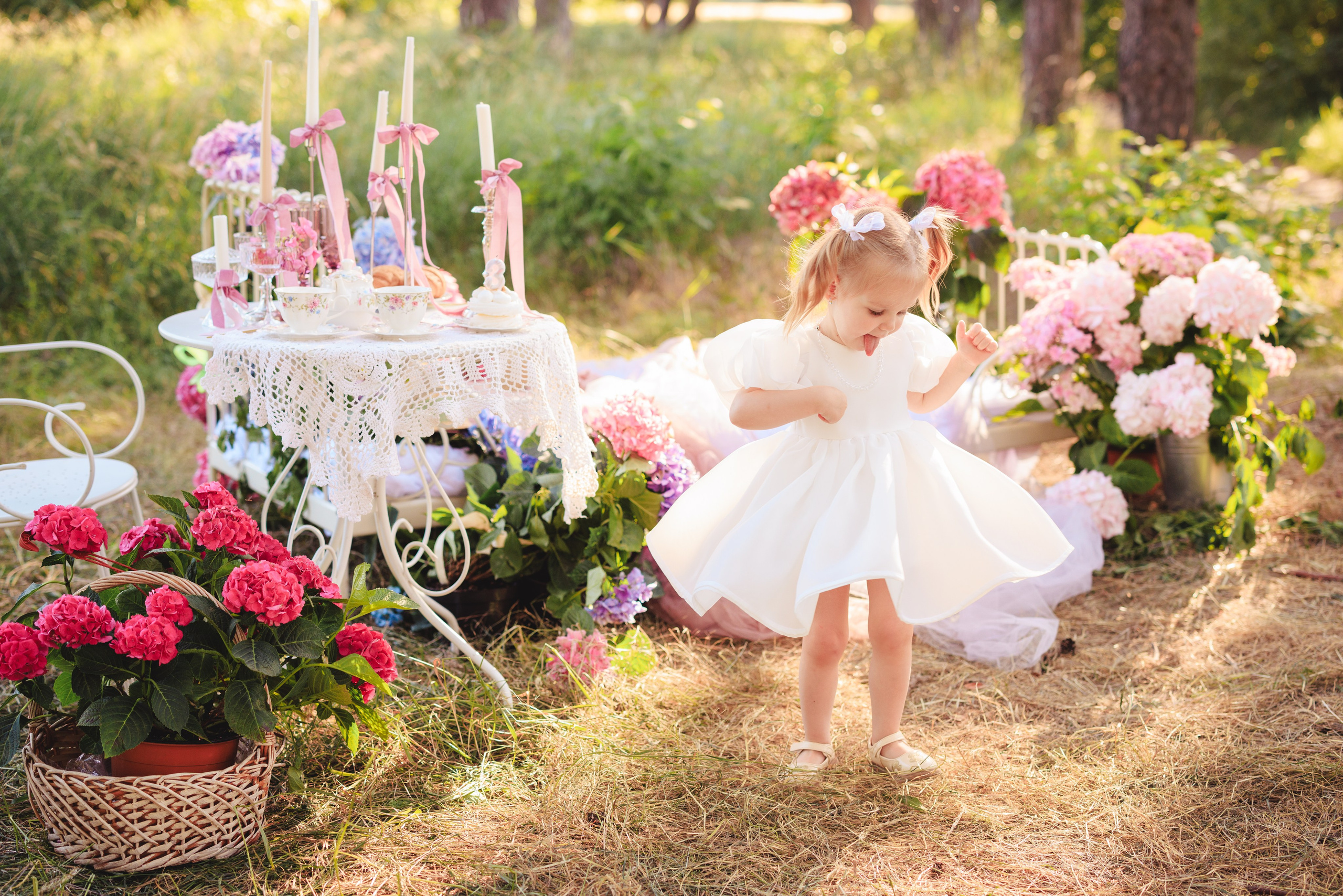 Цветочная кровать с кроликами. Семейный и детский фотограф в Краснодаре Анна Трашкова