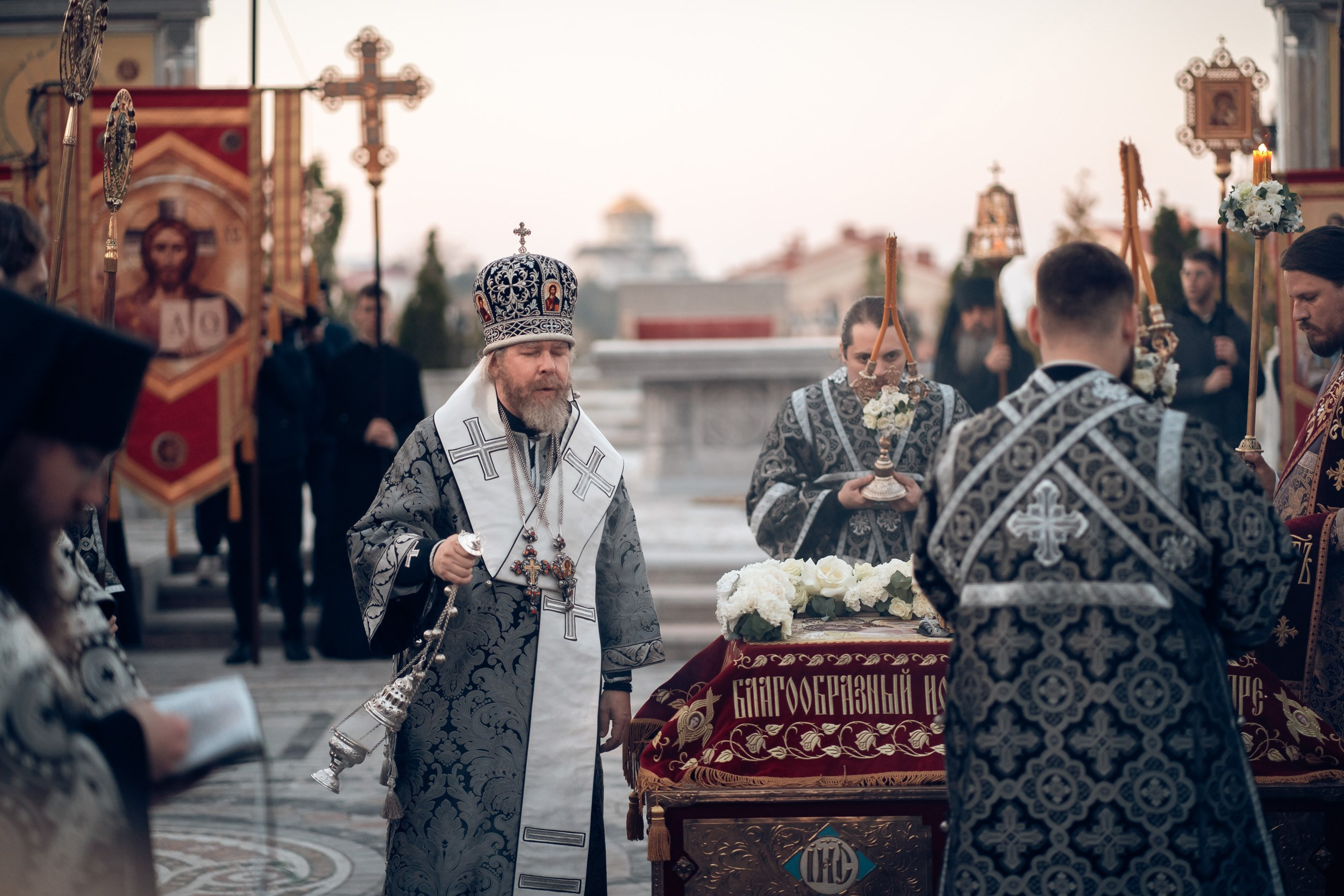 Богослужение Великой пятницы в Херсонесском монастыре Севастополь. Церковный фотограф Севастополь