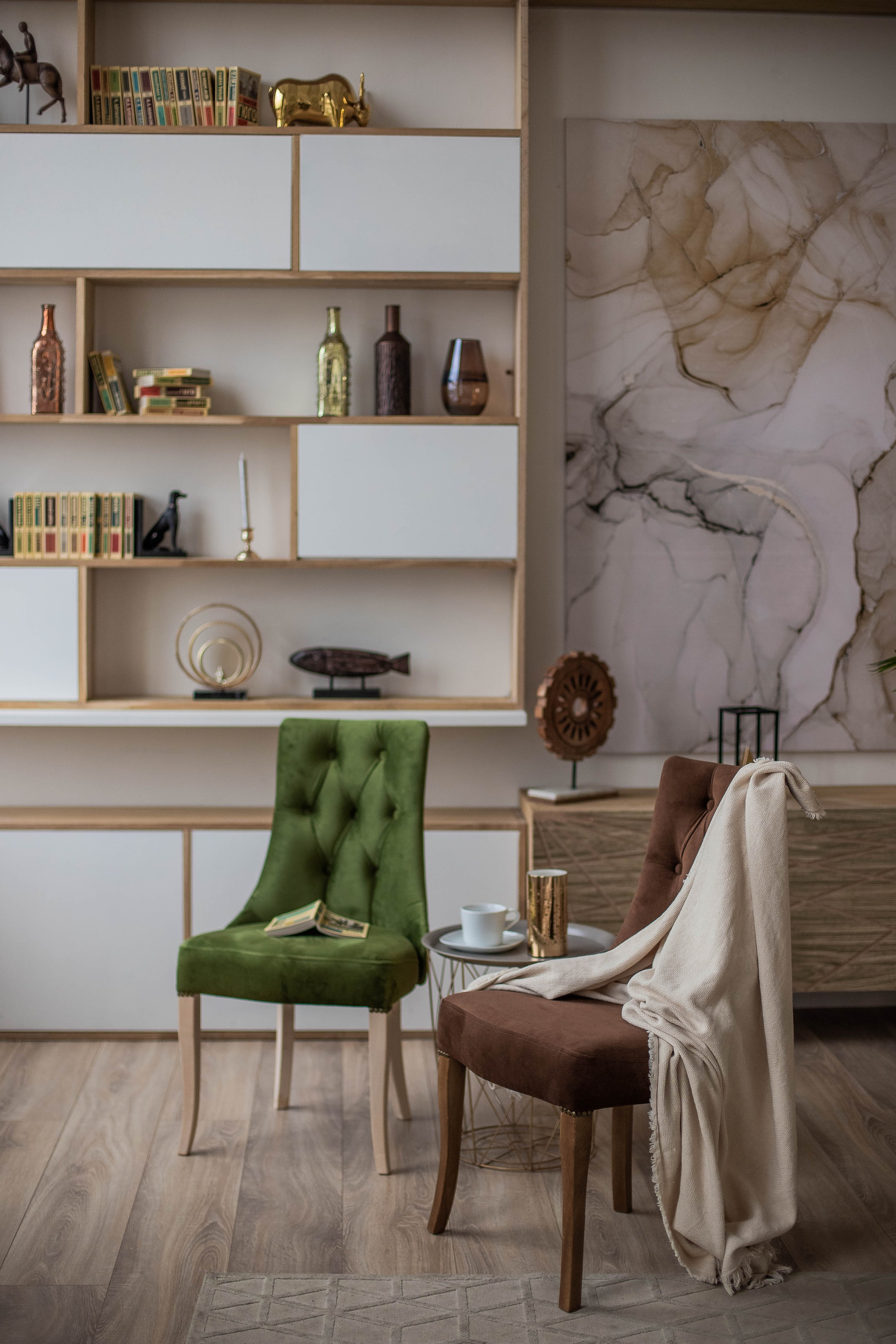 Стулья. Фотограф