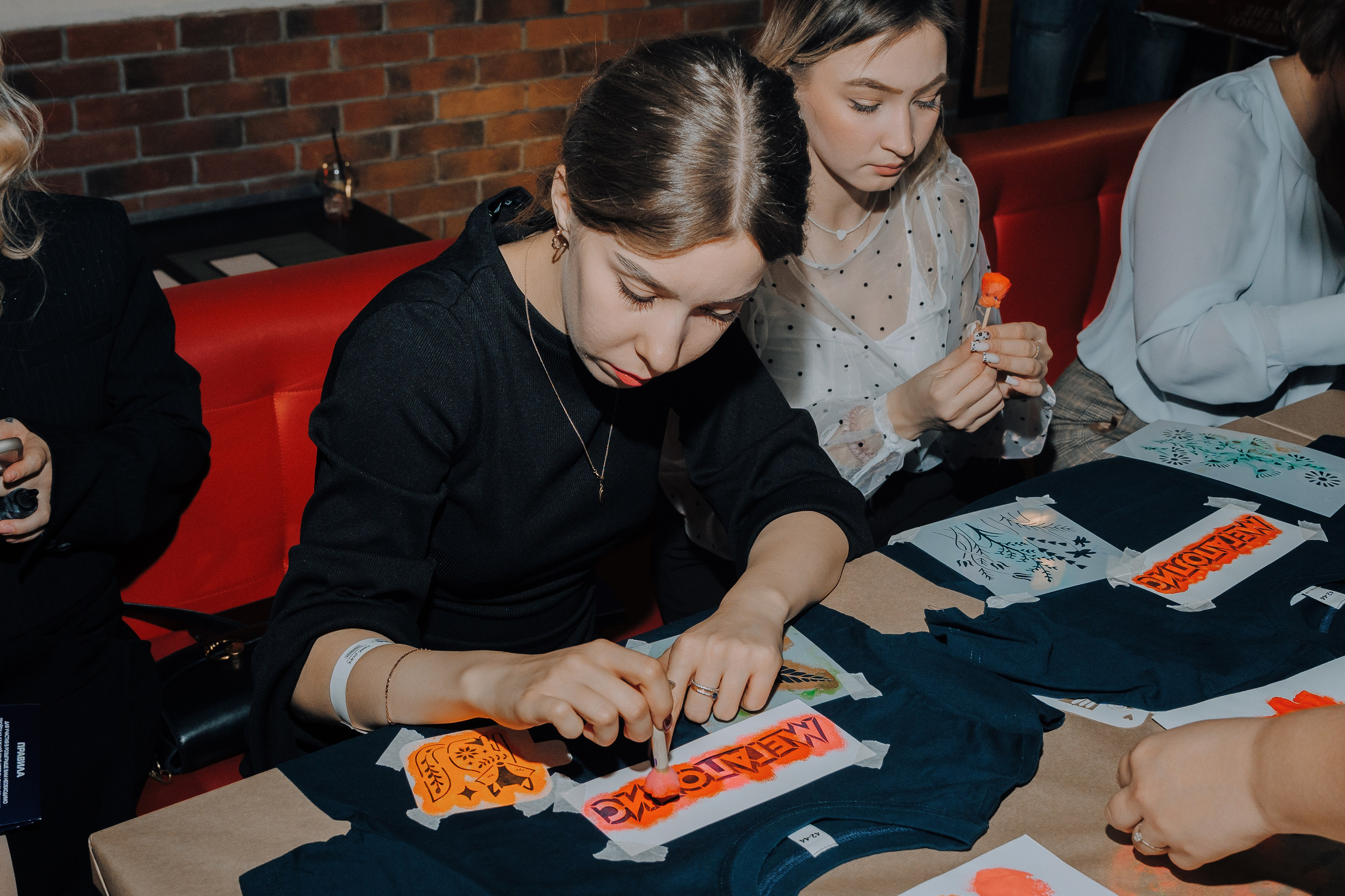 20 ЛЕТ МЕГАПОЛИС ЧЕЛЯБИНСК ХЕДЛАЙНЕР ЕЛКА. Репортажный фотограф Зуев Роман г. Челябинск