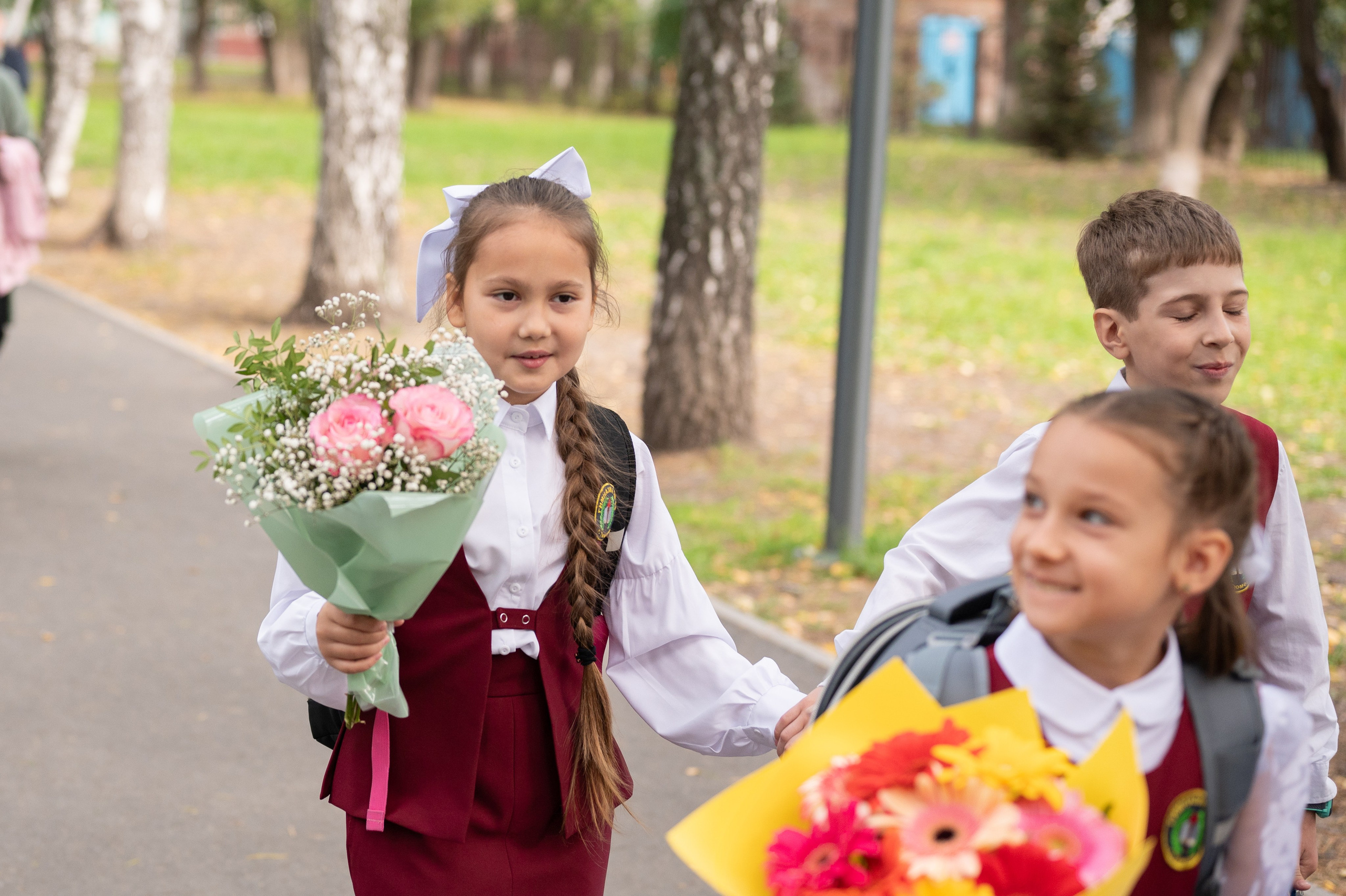 1 сентября 16 гимназия 2 класс (линейка + в классе+ на улице). Фотограф новорожденных, семейный детский в Тюмени Татьяна Морозова
