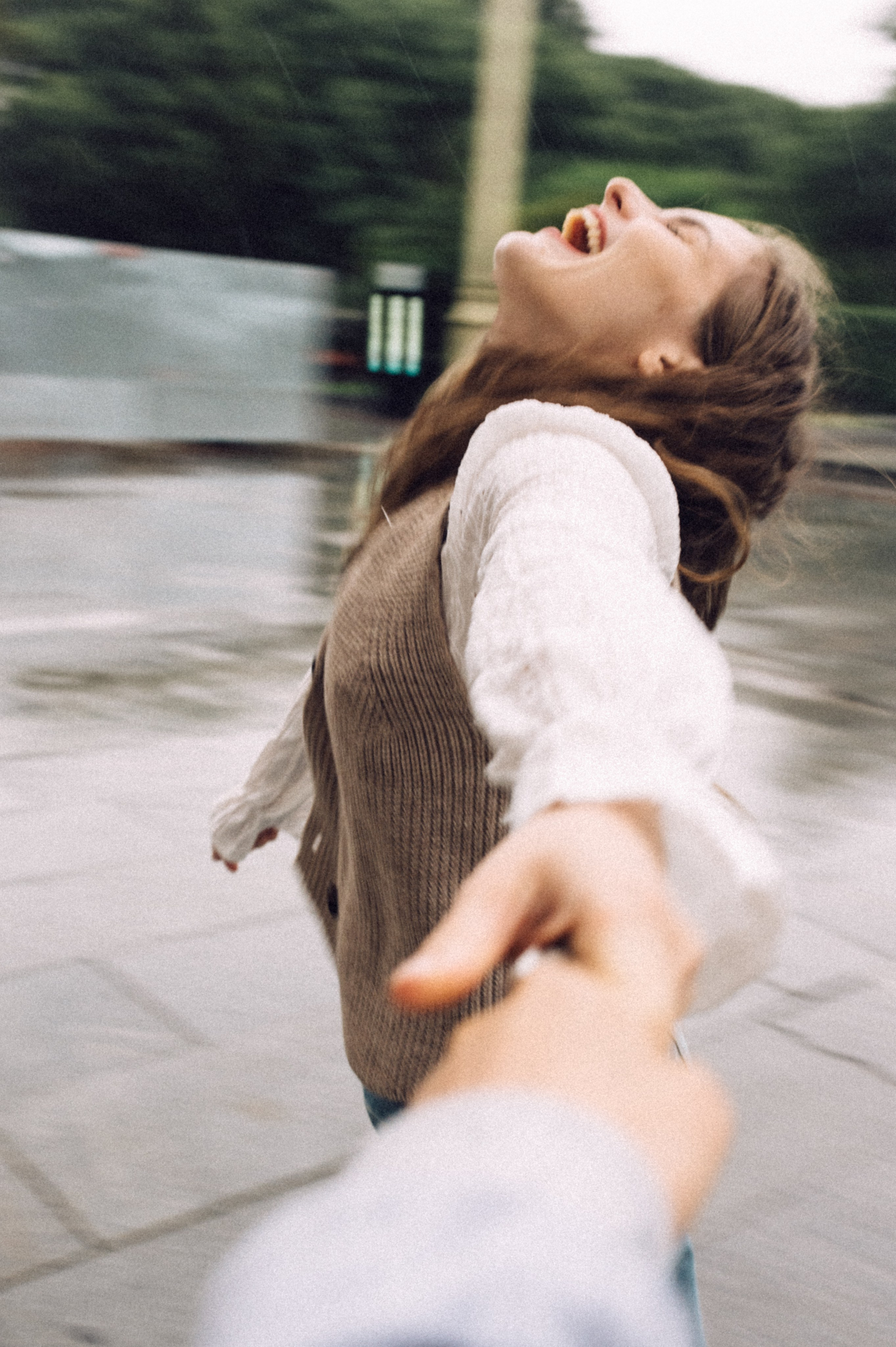 Под дождём🎥🤍. Лайфстайл фотограф в Москве Серебрянская Фаина