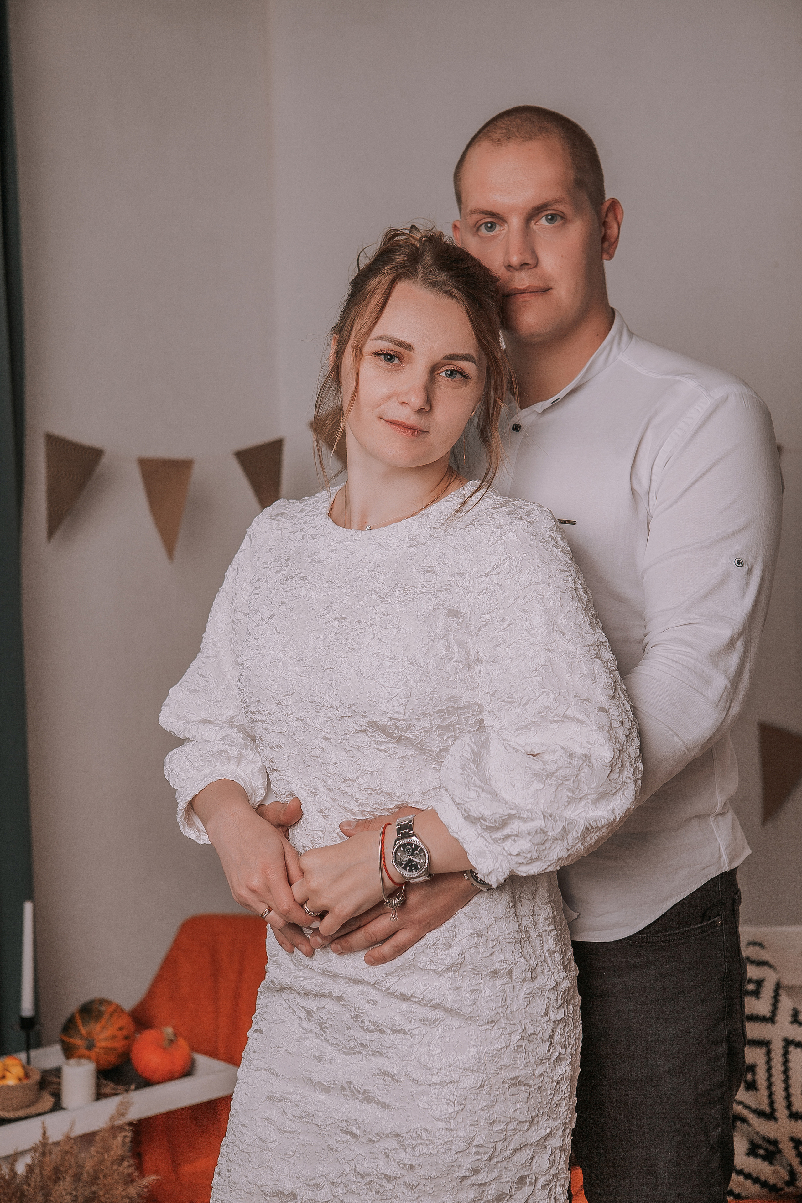 студийная свадебная фотосессия,  молодожёны в студии, портрет семьи, свадьба.