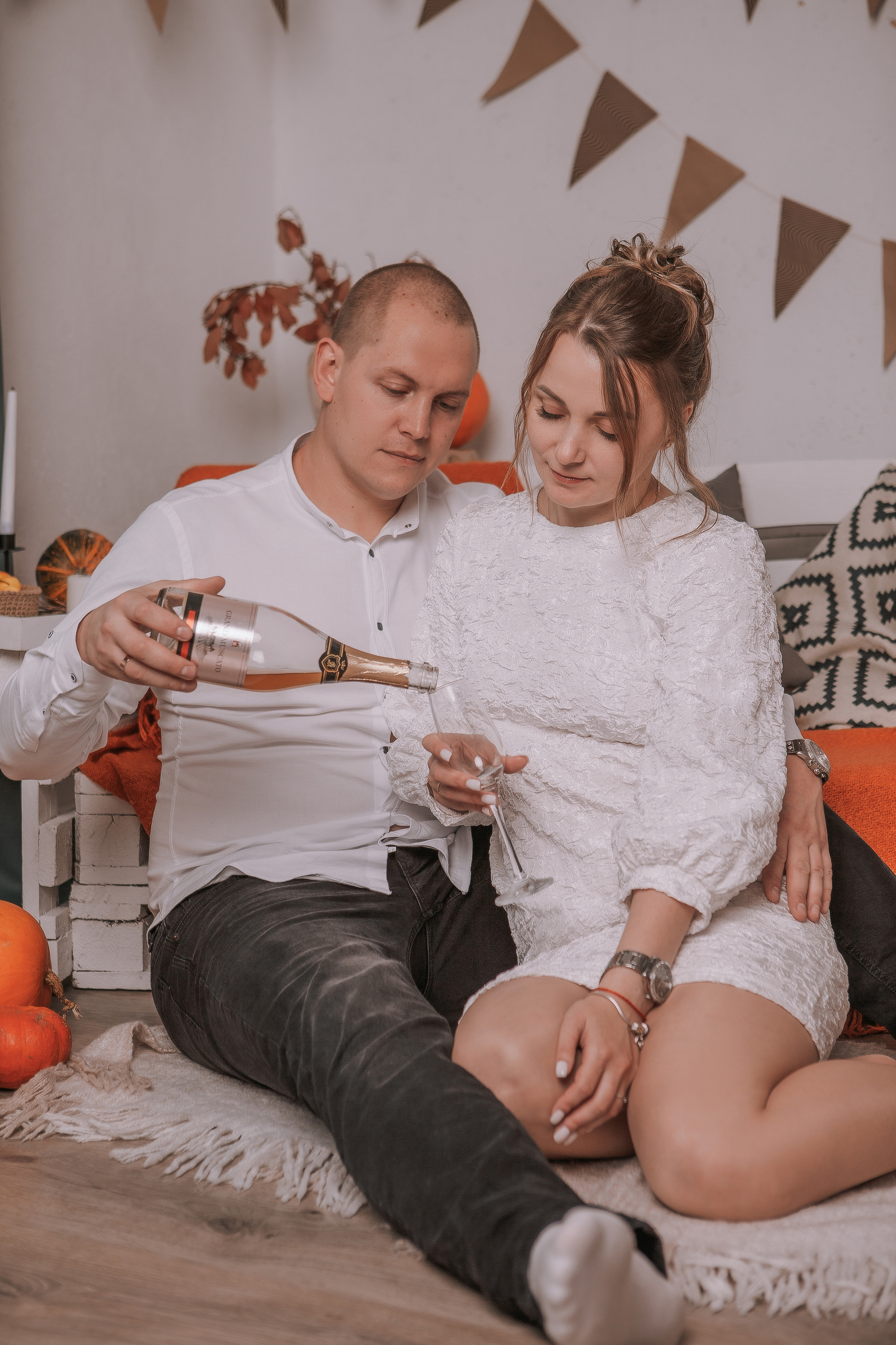 студийная свадебная фотосессия,  молодожёны в студии, портрет семьи, свадьба.