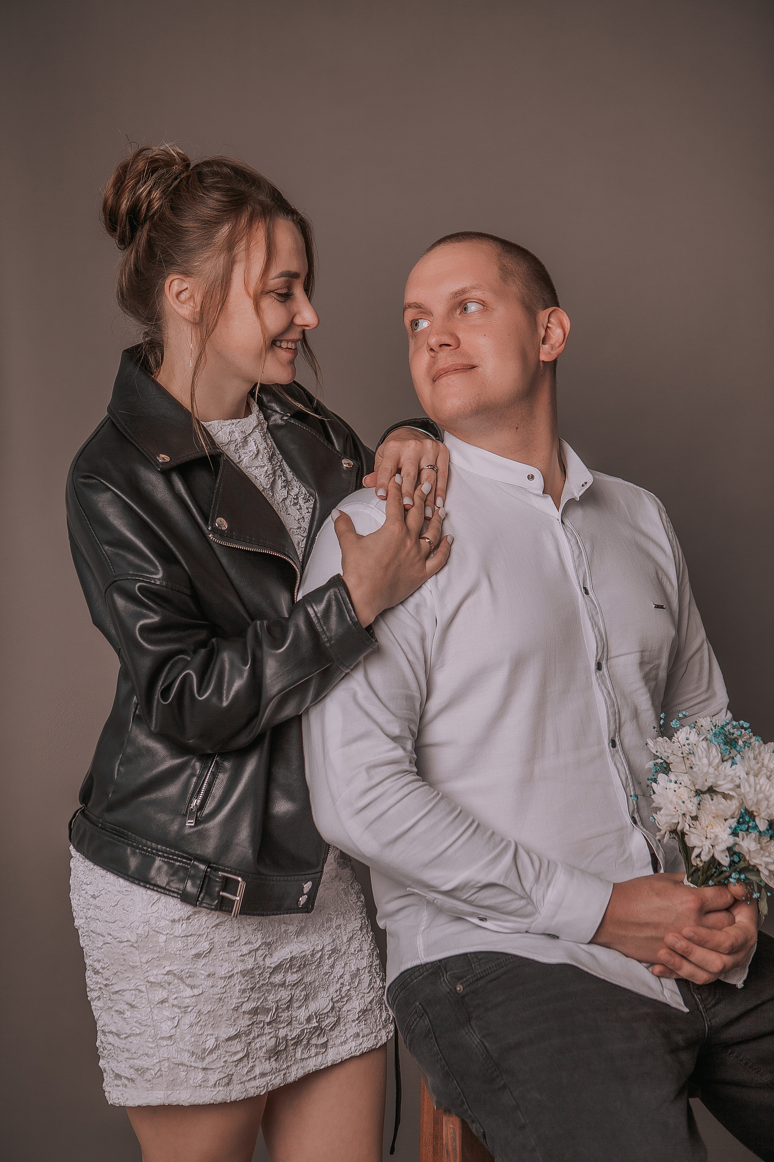 студийная свадебная фотосессия,  молодожёны в студии, портрет семьи, свадьба.