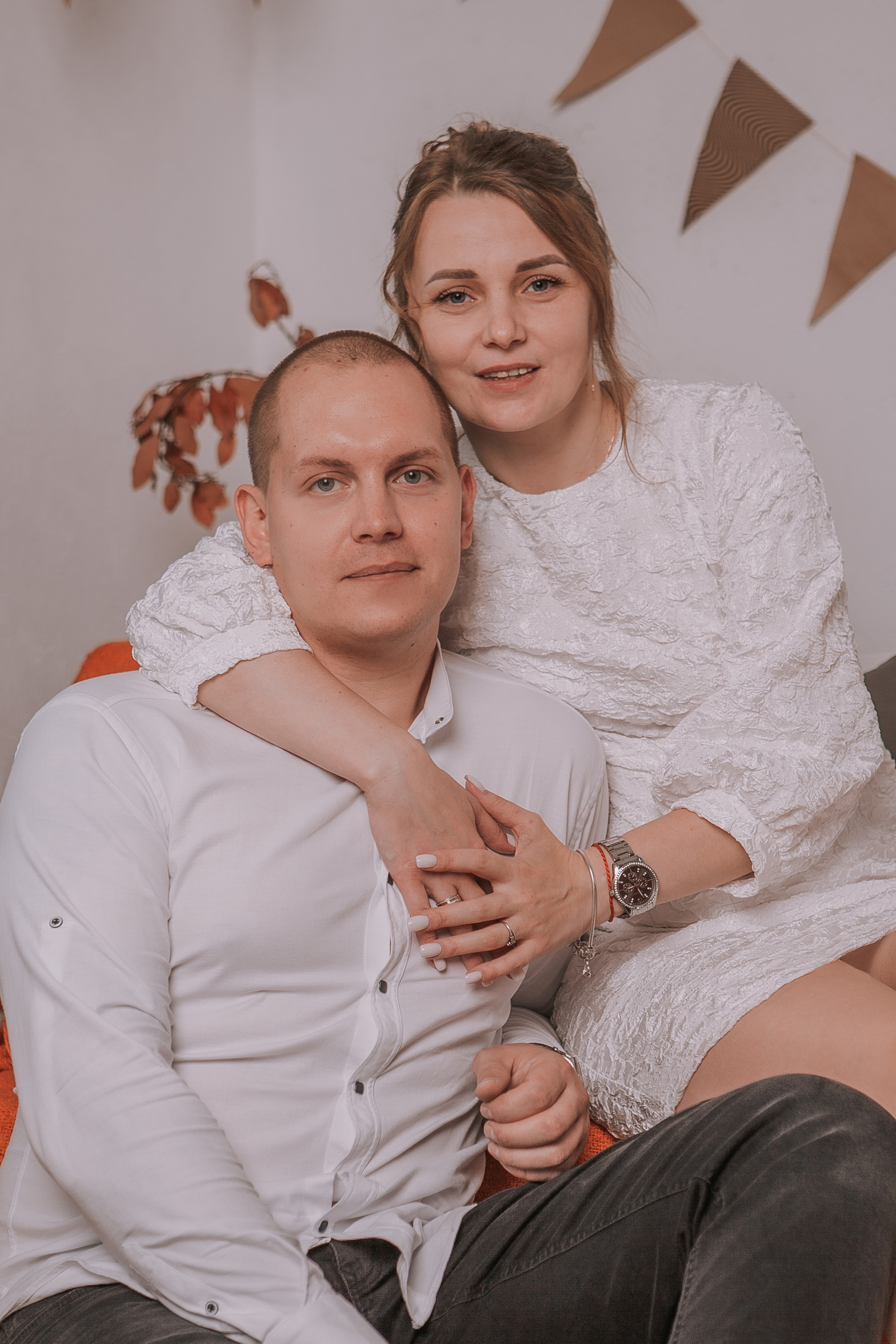 студийная свадебная фотосессия,  молодожёны в студии, портрет семьи, свадьба.