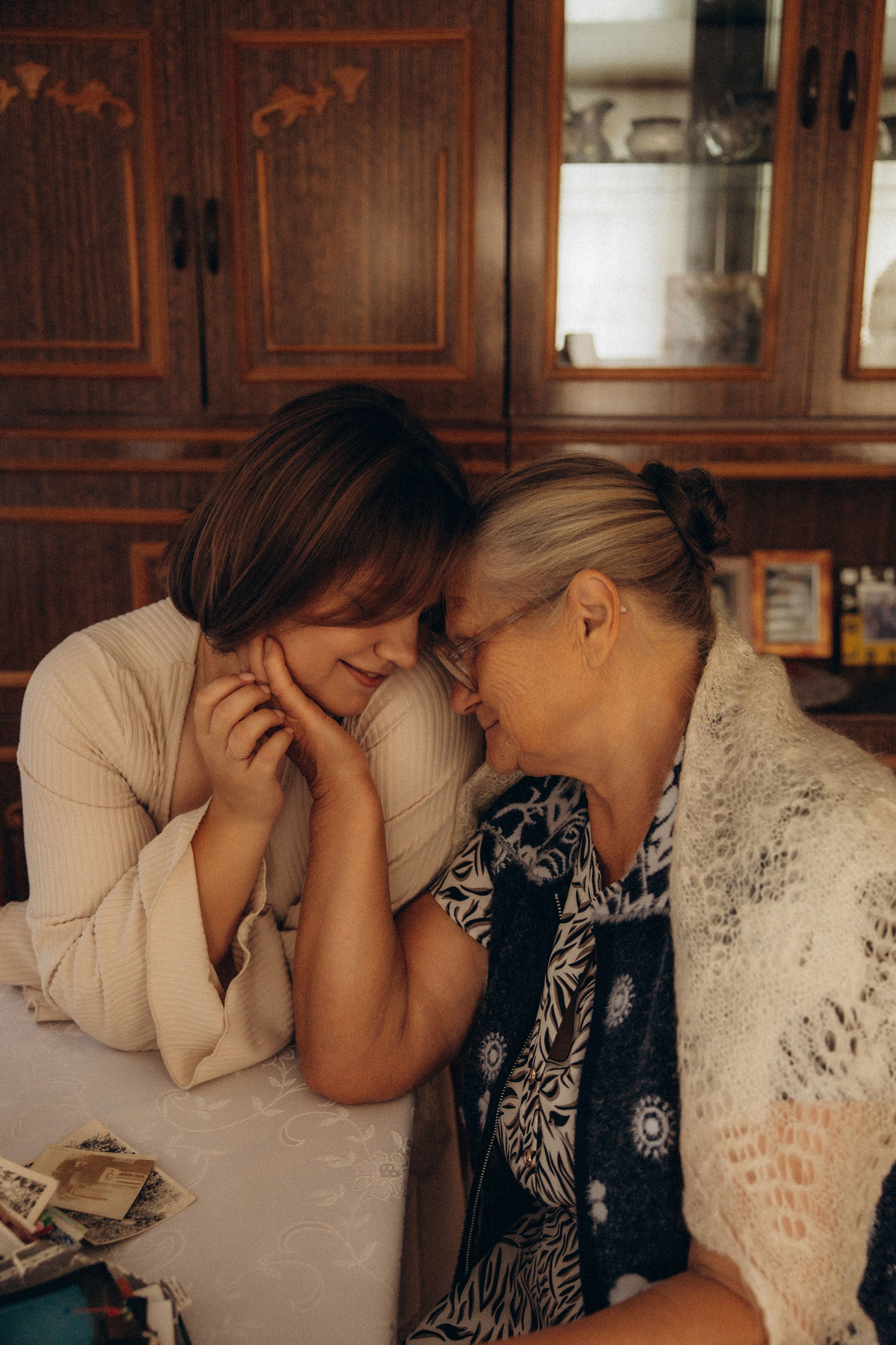 Аня и бабушка. Семейный фотограф Губкин/Старый Оскол