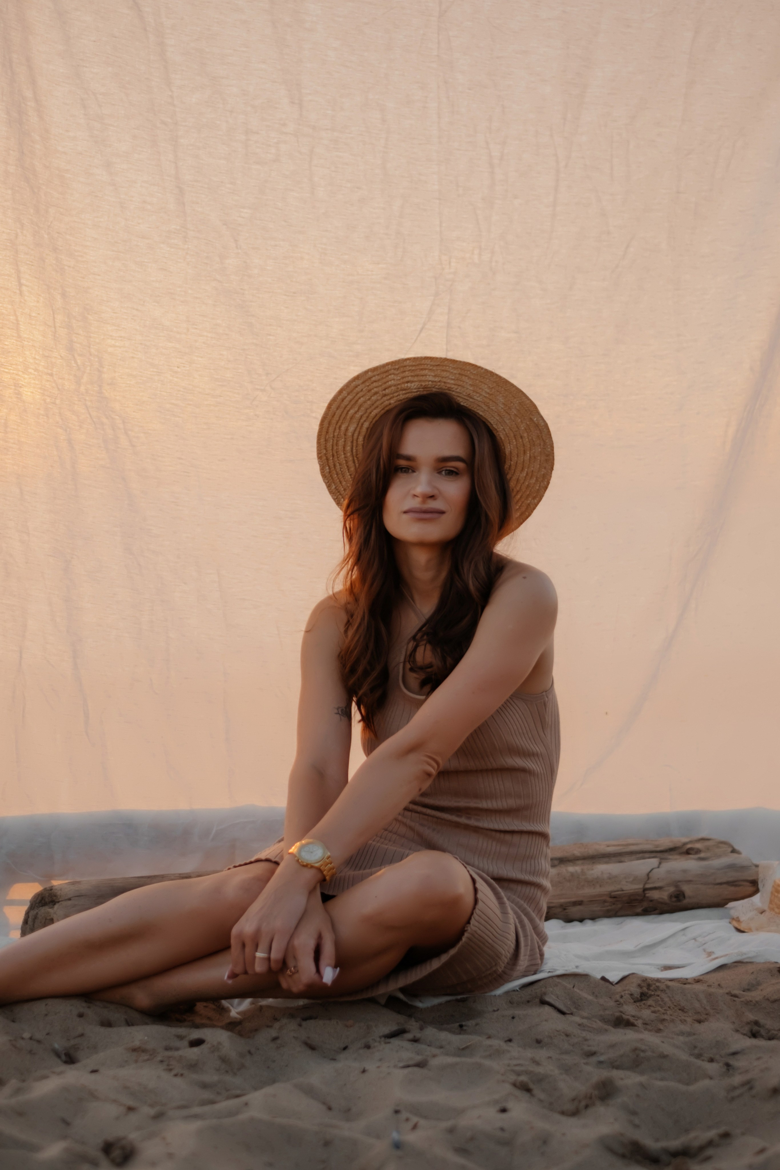 Катя с дочками на берегу. Фотограф в Новосибирске Диана Ильиных