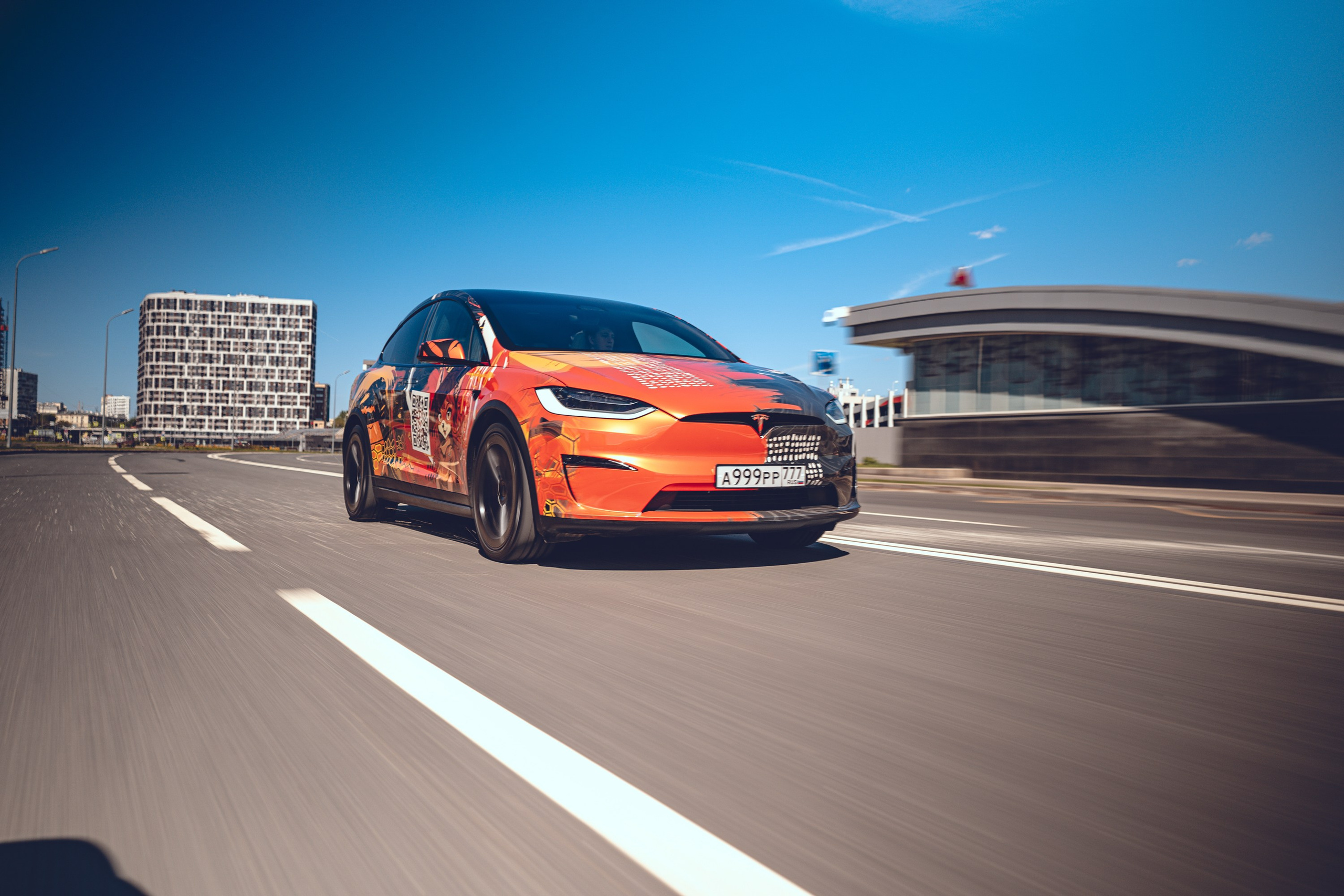 Винилография на Tesla Model X Plaid. Студия дизайна и оклейки авто Barmaley Design