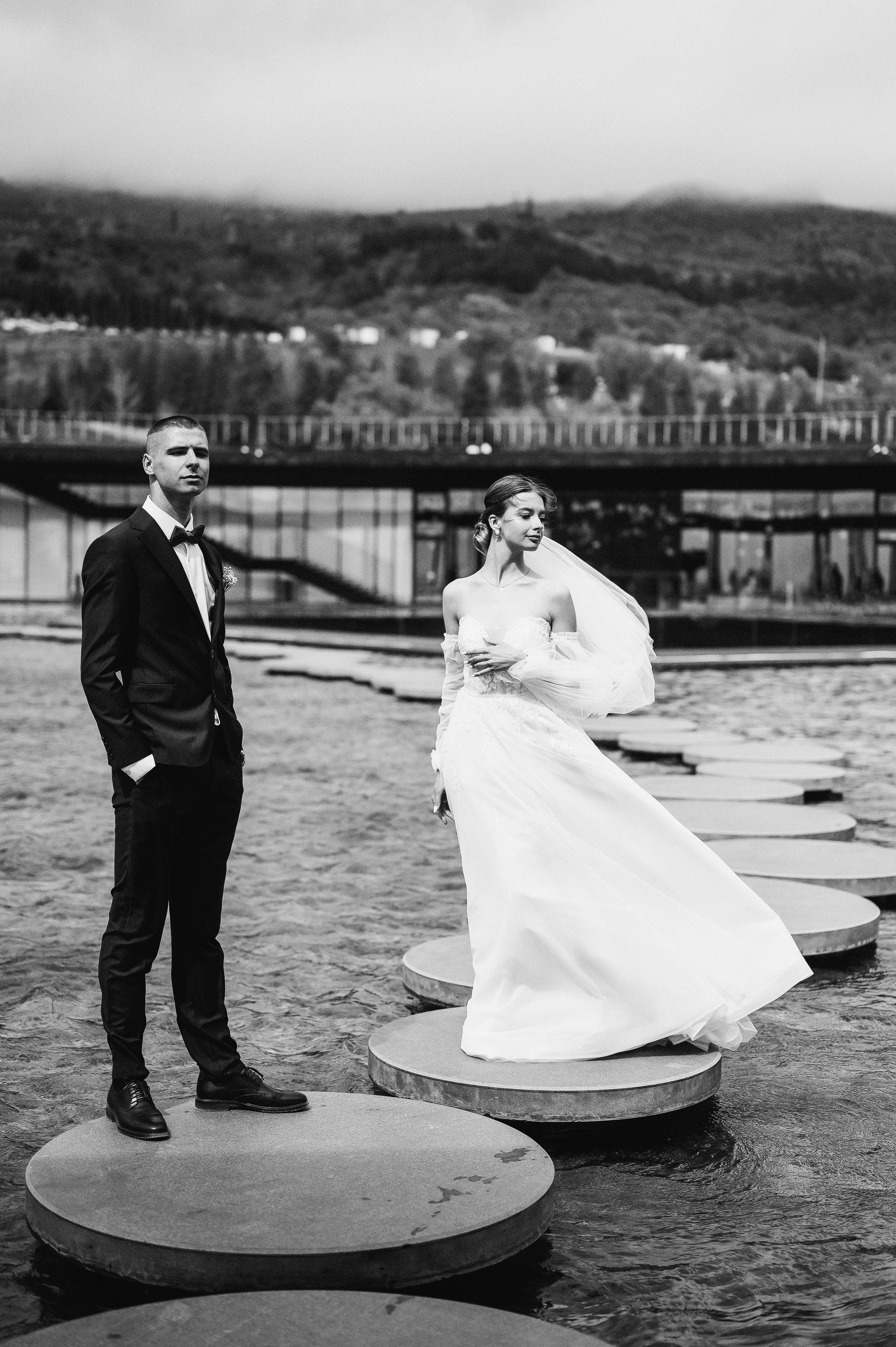 Свадебное утро и прогулка красивой яркой пары. Свадебный и семейный фотограф в Симферополе Дарья Маркова